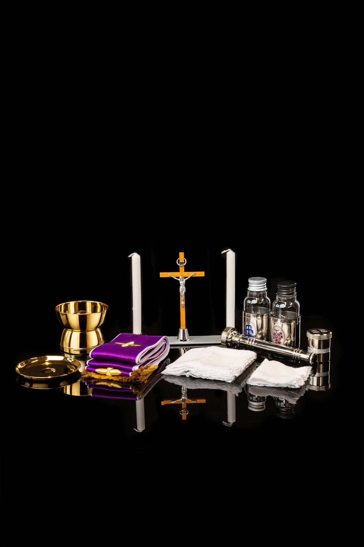 Walizka na misje z wyposażeniem liturgicznym