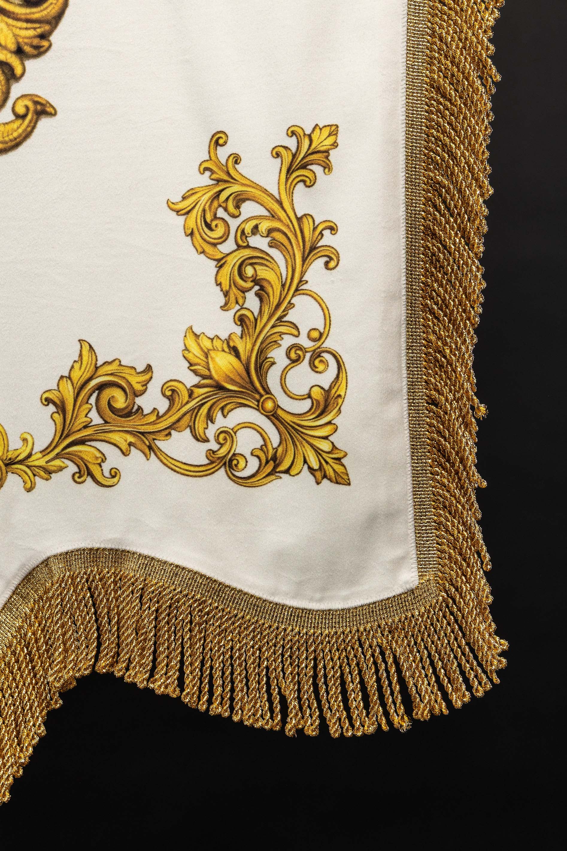 Chorągiew maryjna drukowana dwustronna z symbolem Serca i monogramem