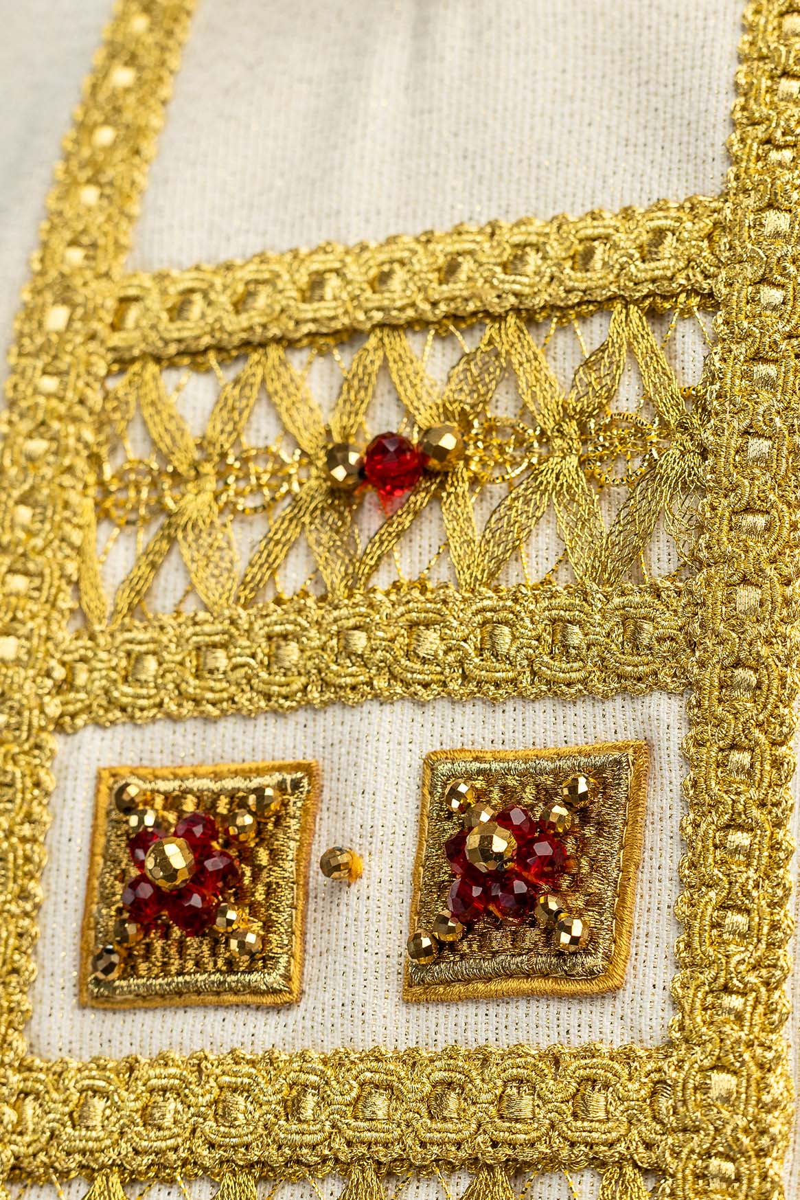Ręcznie wykonany ornat z naturalnymi kamieniami Handmade 7005