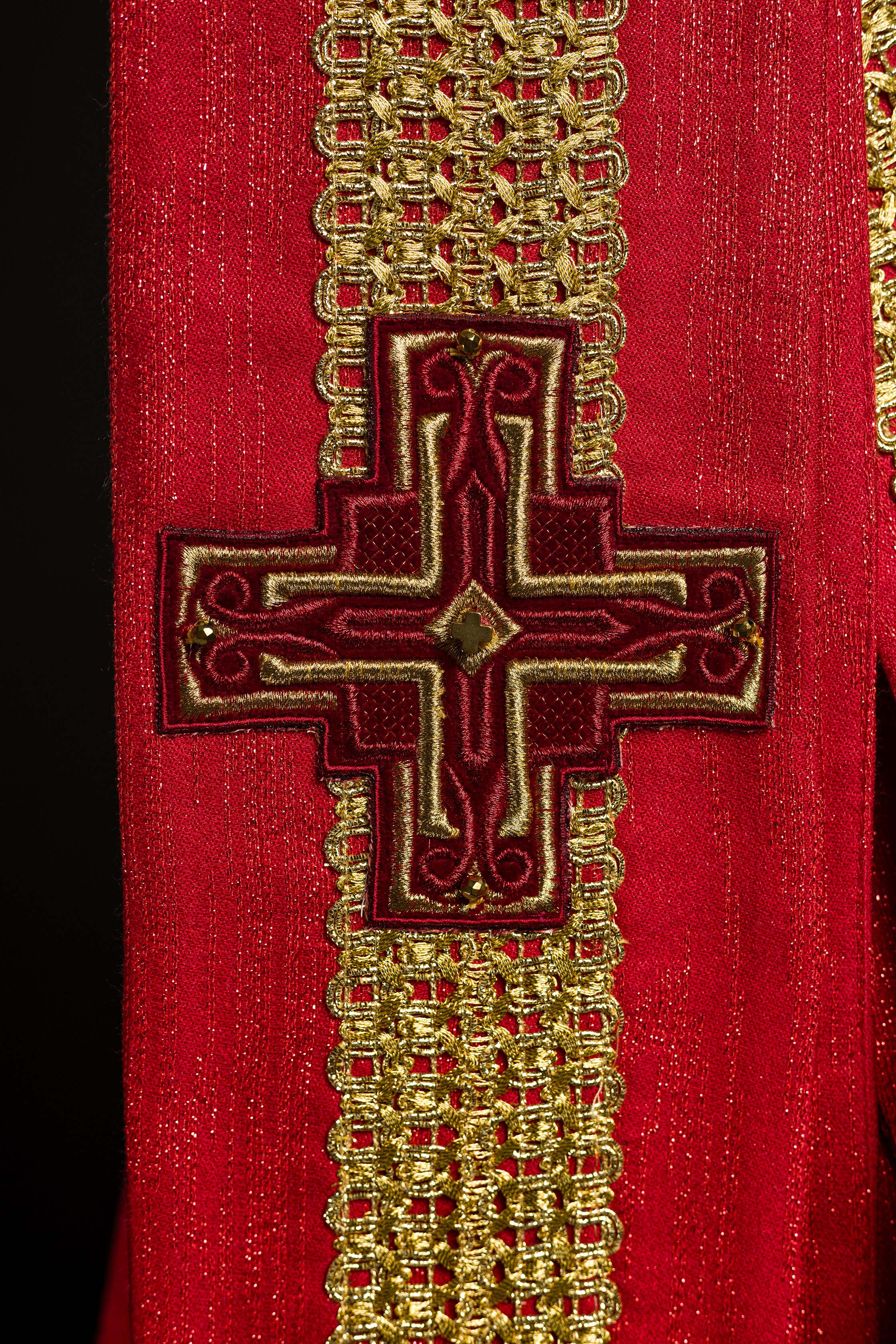 Ręcznie wykonany ornat z naturalnymi kamieniami Handmade 7015 Czerwony - ORNATY.PL