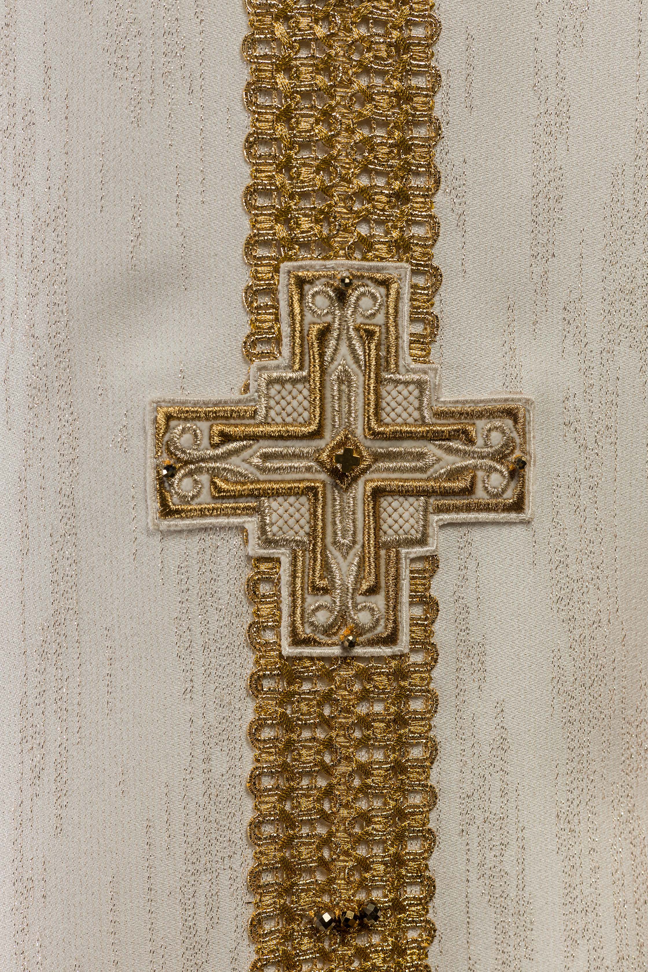 Ręcznie wykonany ornat z naturalnymi kamieniami Handmade 7015 Ecru - ORNATY.PL