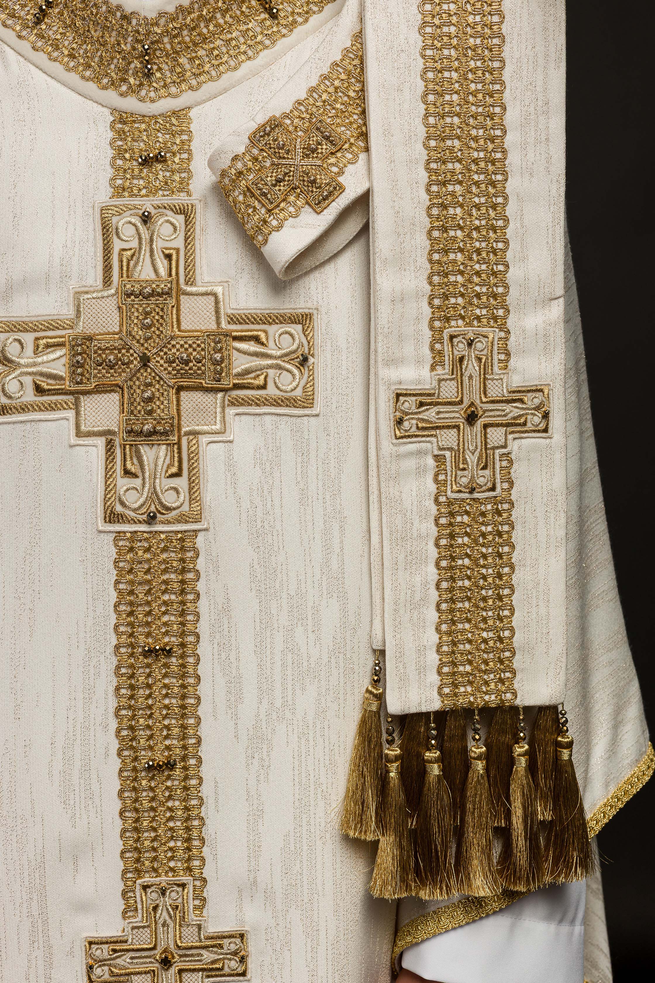 Ręcznie wykonany ornat z naturalnymi kamieniami Handmade 7015 Ecru - ORNATY.PL