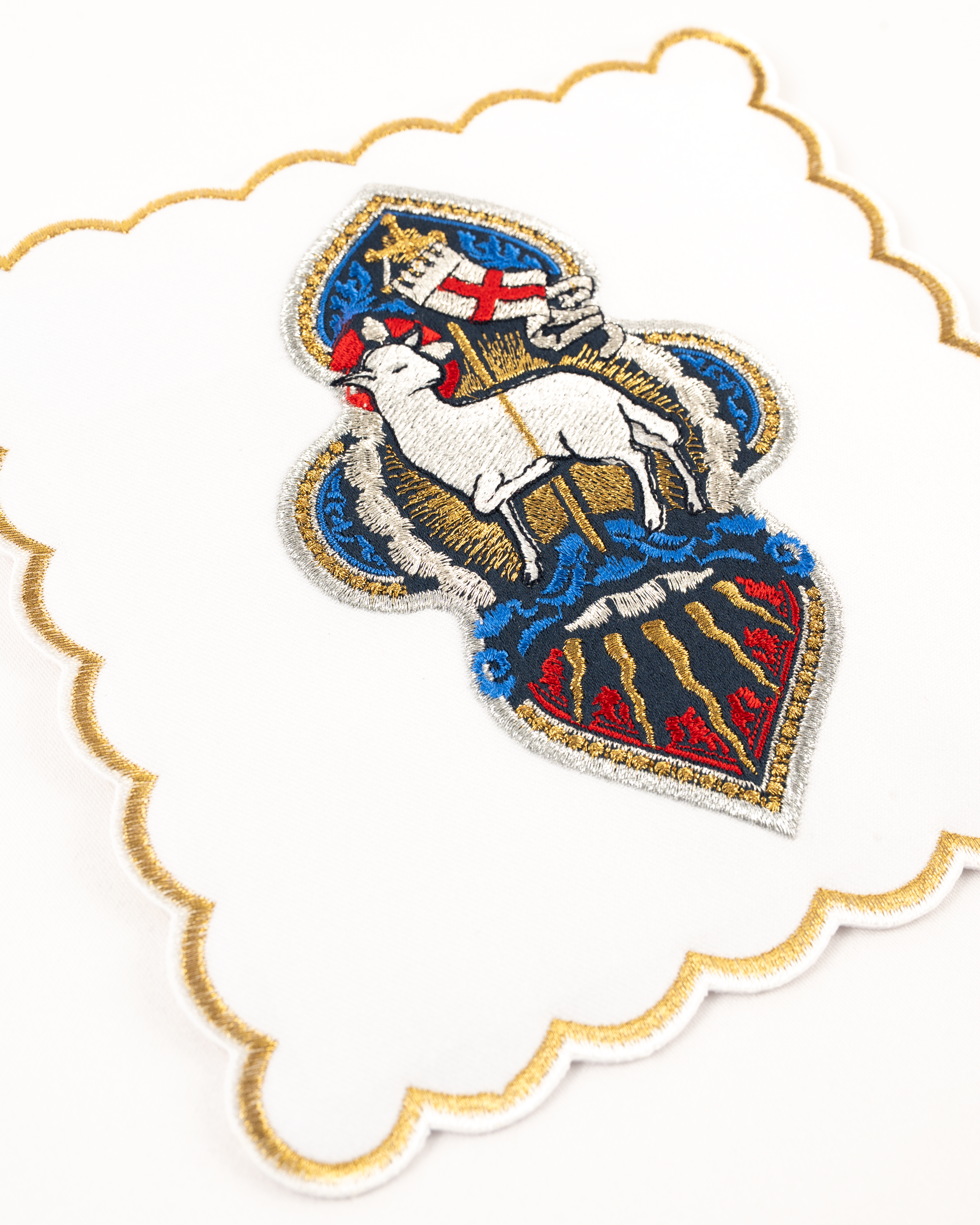 Bielizna kielichowa haftowana na Wielkanoc z Barankiem