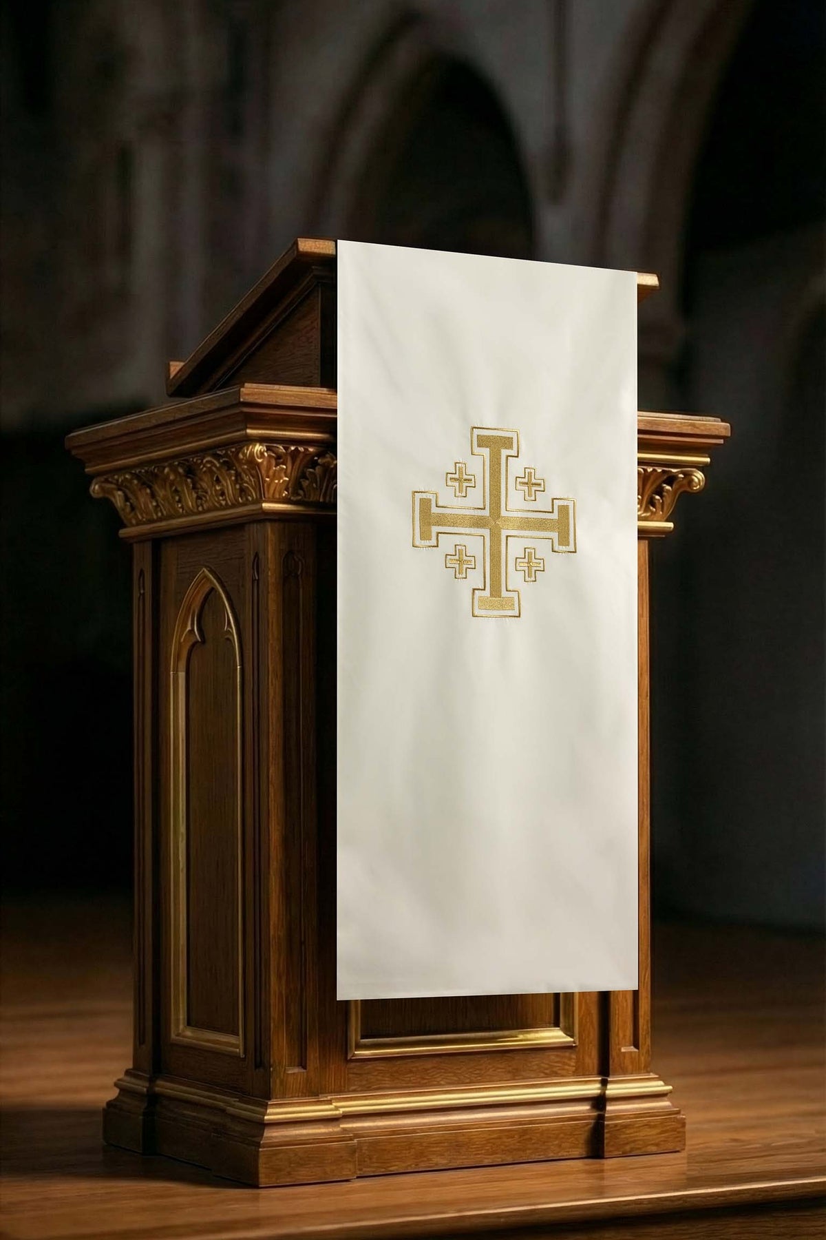 Serweta na lektorium z haftem krzyża Jerozolimskiego ecru