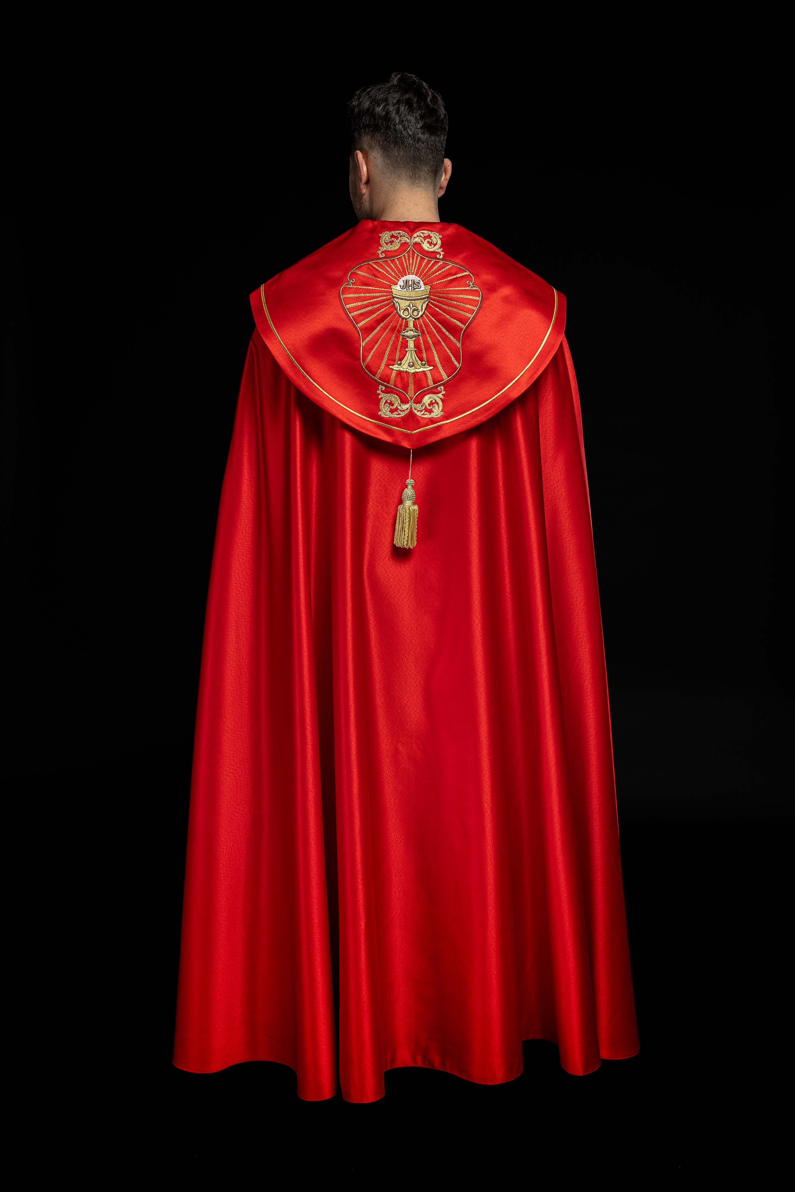 Kapa liturgiczna haftowana kielich i IHS w odcieniu czerwonym - ORNATY.PL