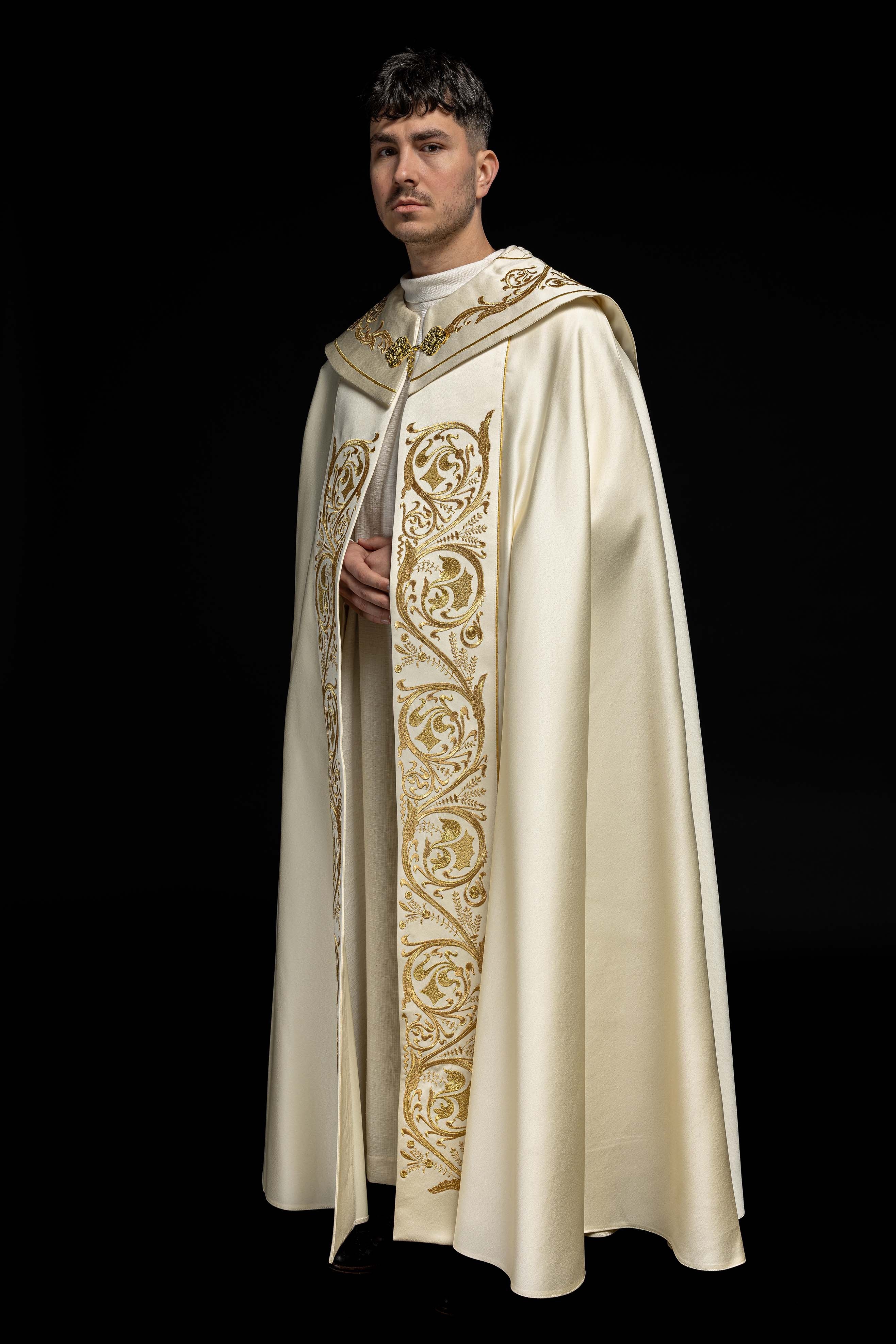 Kapa liturgiczna haftowana IHS ecru - ORNATY.PL