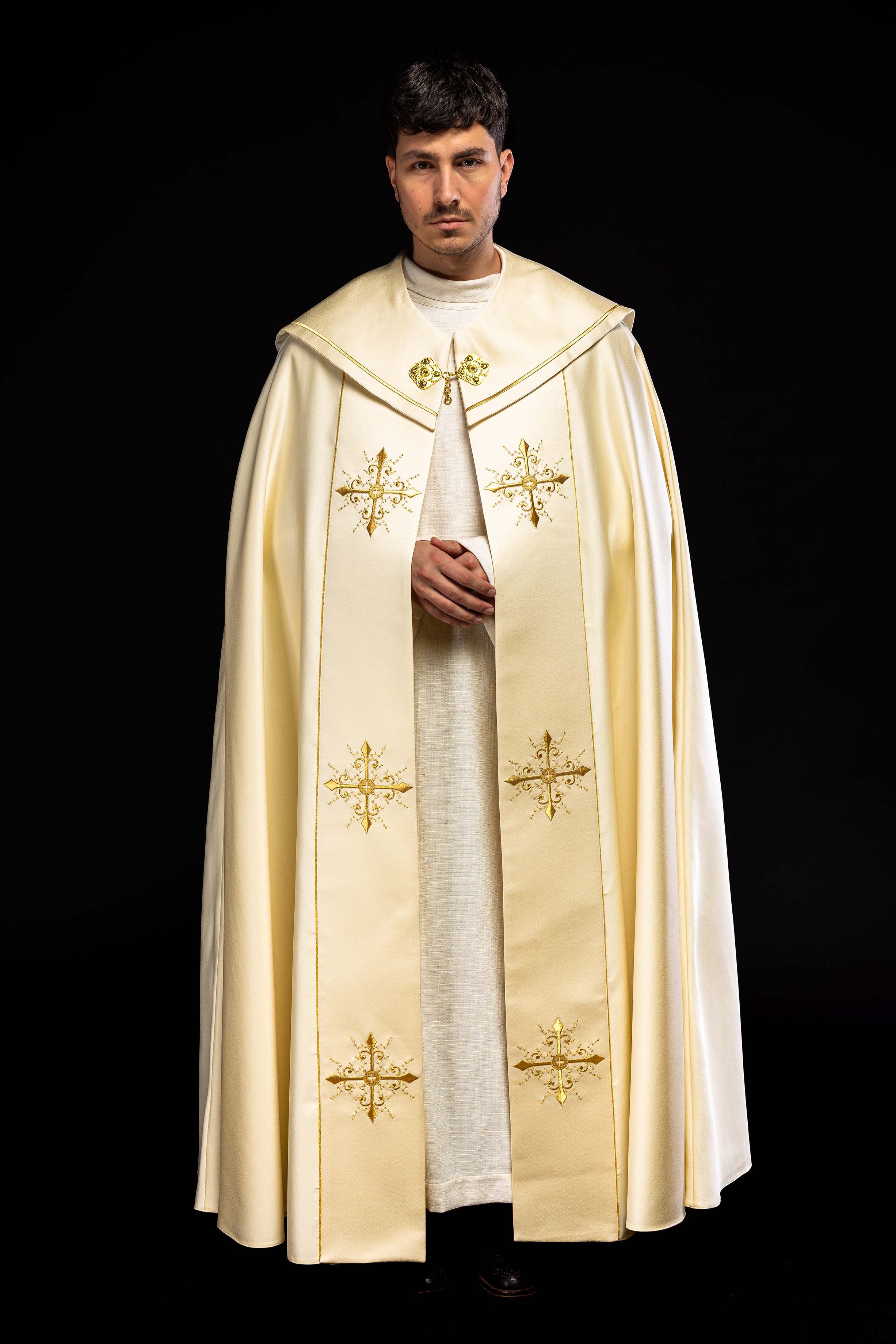 Kapa liturgiczna haftowana ecru - ORNATY.PL