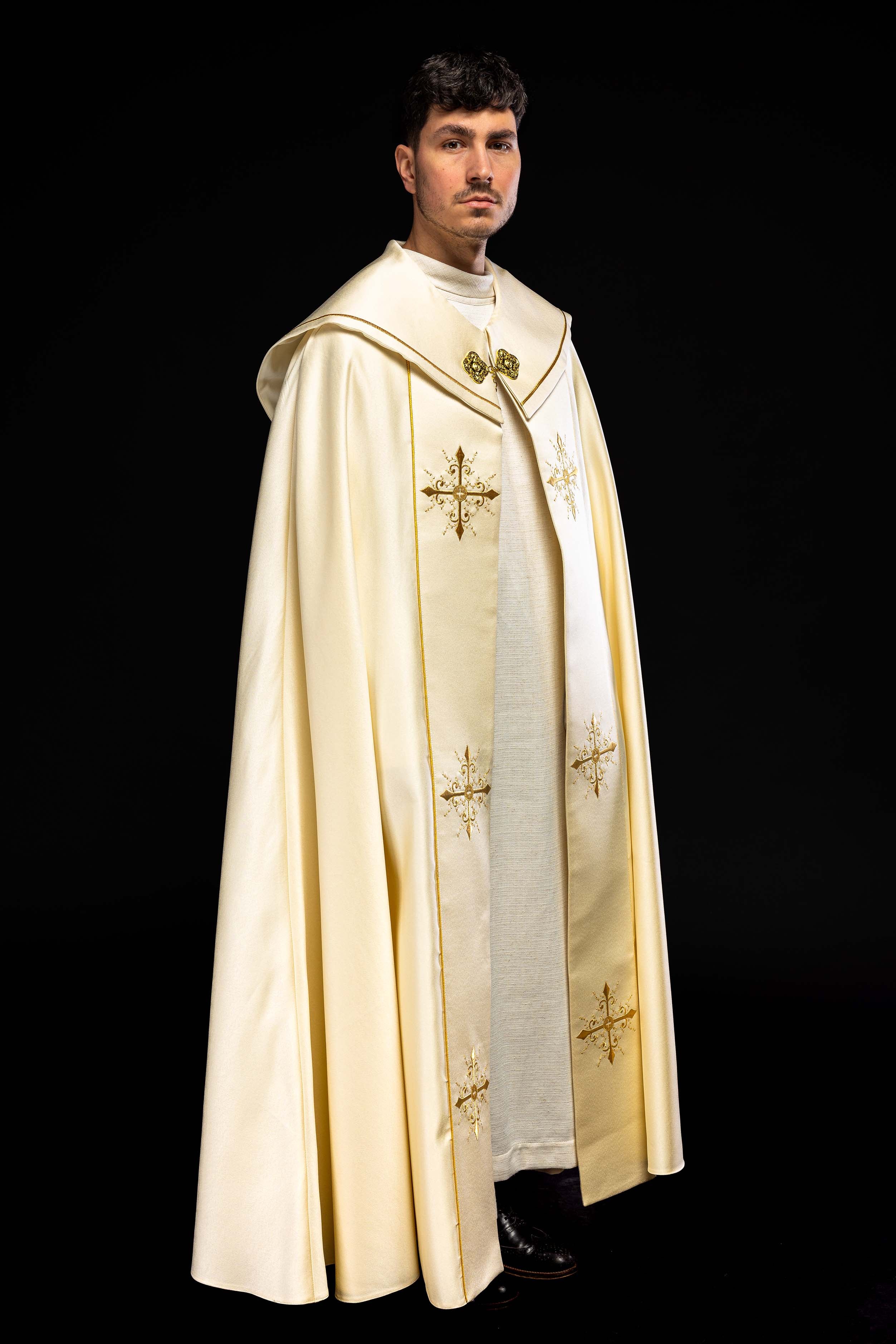 Kapa liturgiczna haftowana ecru - ORNATY.PL