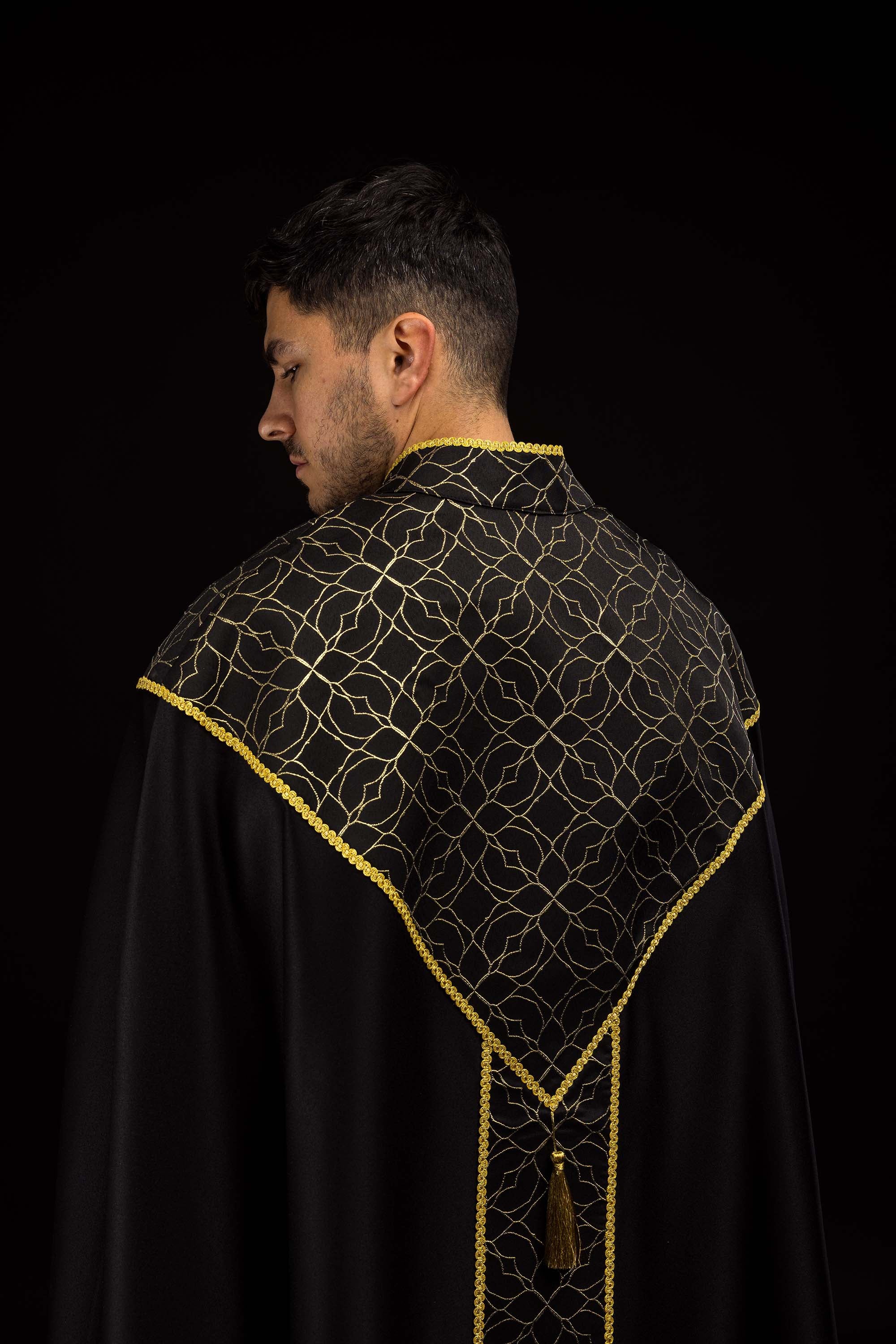 Kapa haftowana ozdobiona tkanina żakardowa czarna