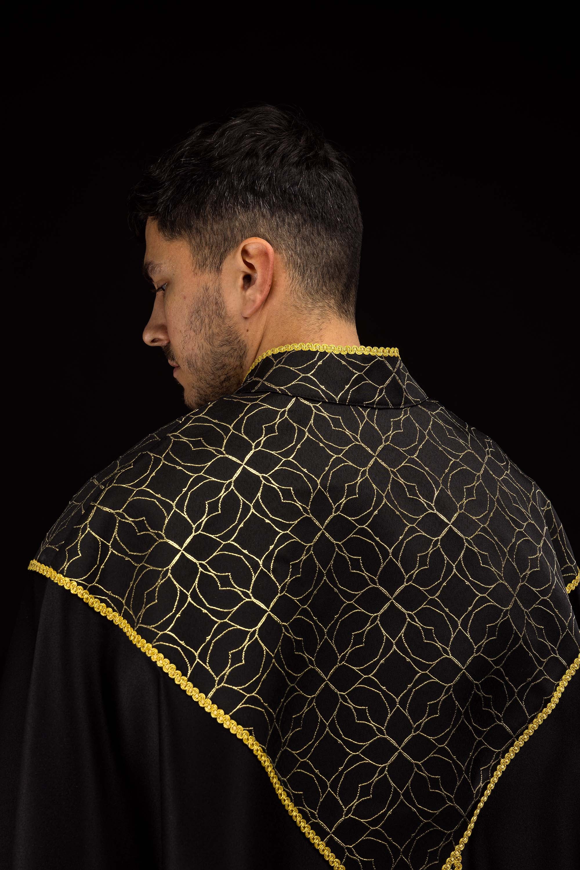 Kapa haftowana ozdobiona tkanina żakardowa czarna