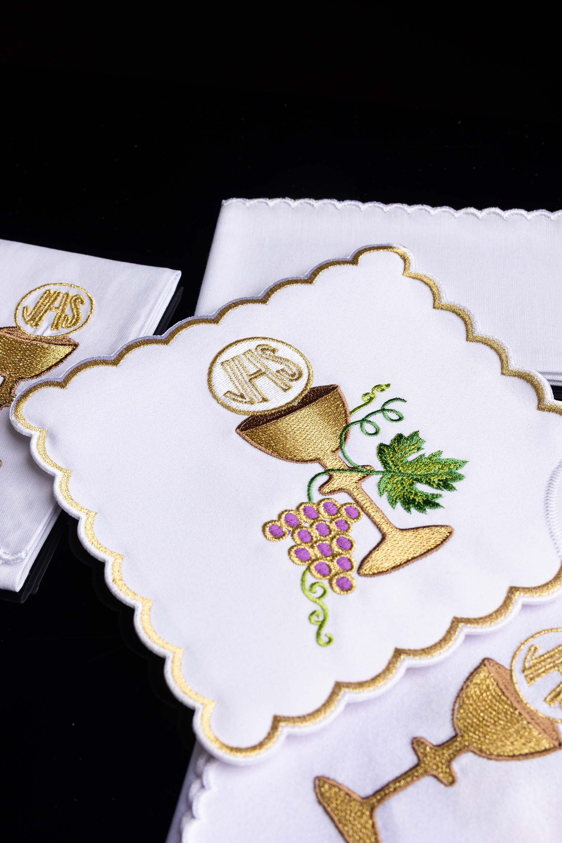 Bielizna kielichowa haftowana z motywem kielicha - ORNATY.PL