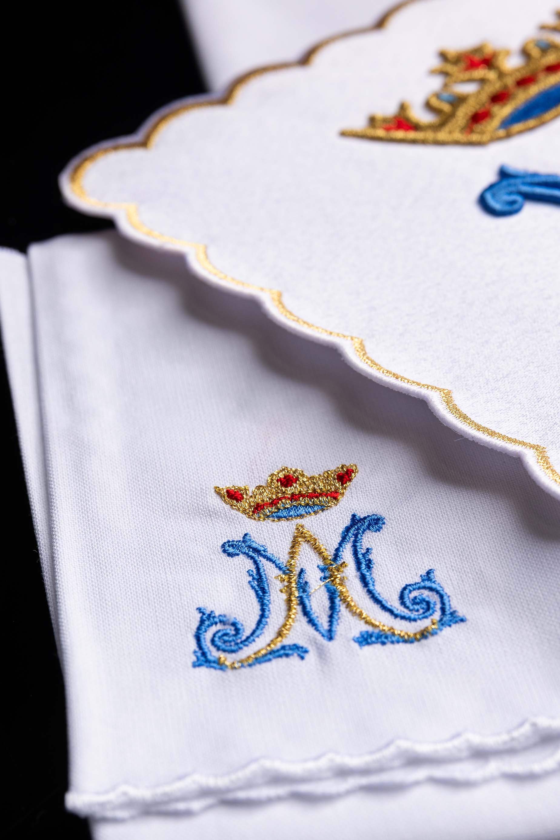 Bielizna kielichowa haftowana z Motywem Maryjnym - ORNATY.PL