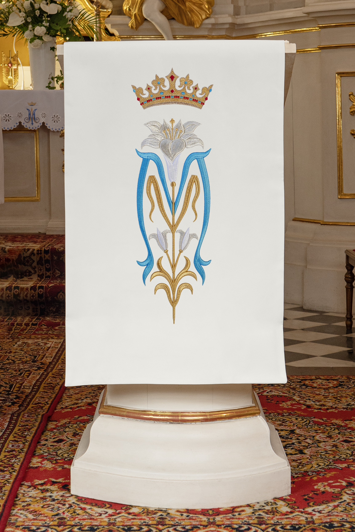 Serweta na lektorium haftowana z motywem Maryjnym KMO/022/05 Ecru