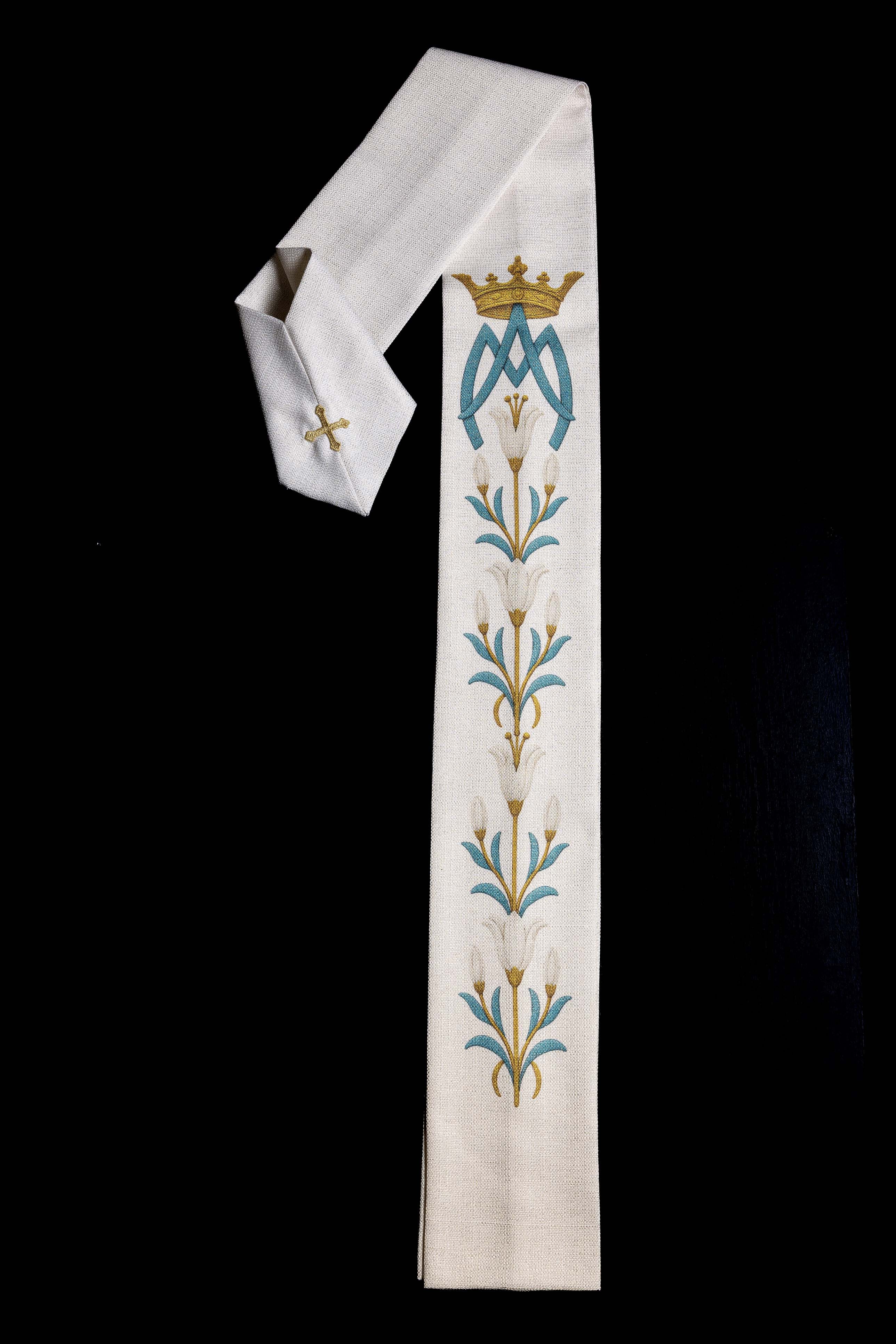 Ornat Maryjny drukowany ze wzorem lilii i monogramem ecru - ORNATY.PL