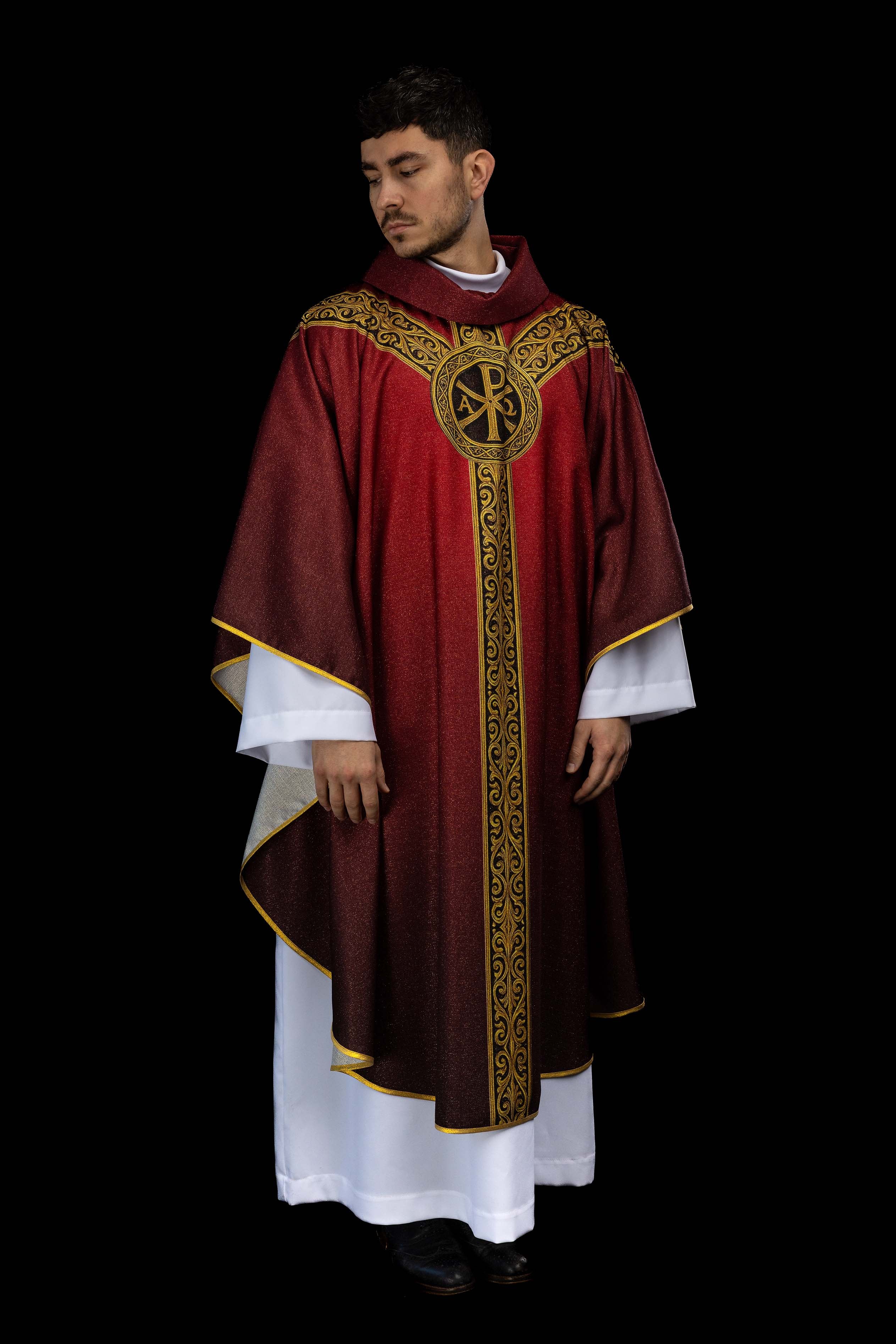 Ornat drukowany Pax czerwony z bogatym złotym zdobieniem - ORNATY.PL