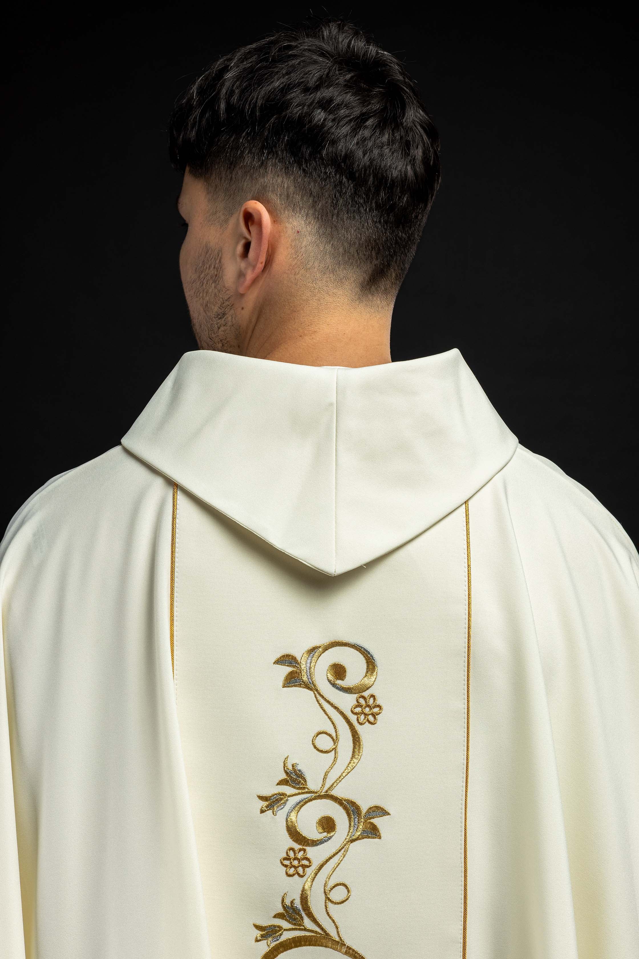 Ornat liturgiczny Maryjny z pasem haftowanym ecru - ORNATY.PL