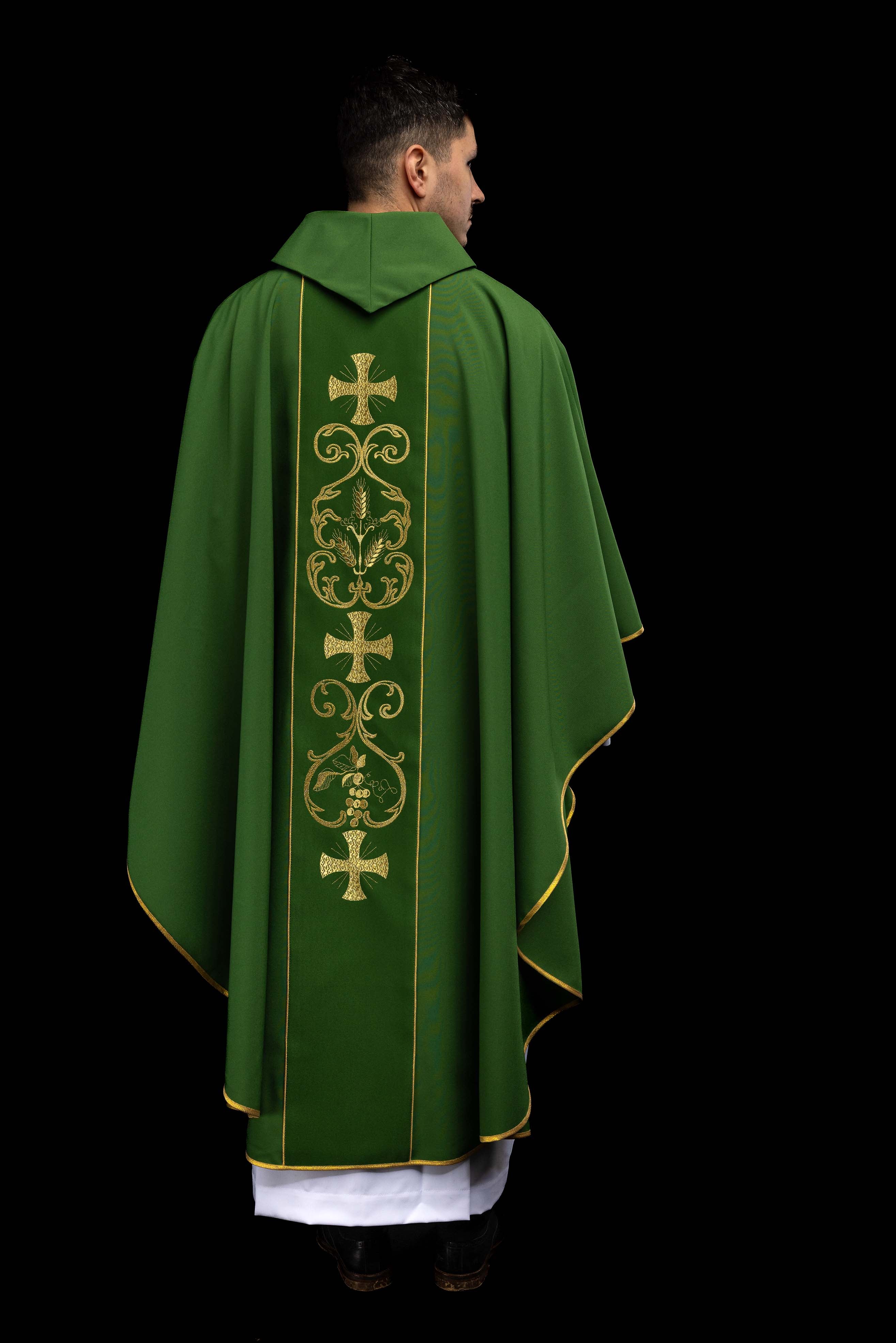 Zielony ornat liturgiczny zdobiony haftowanym pasem - ORNATY.PL