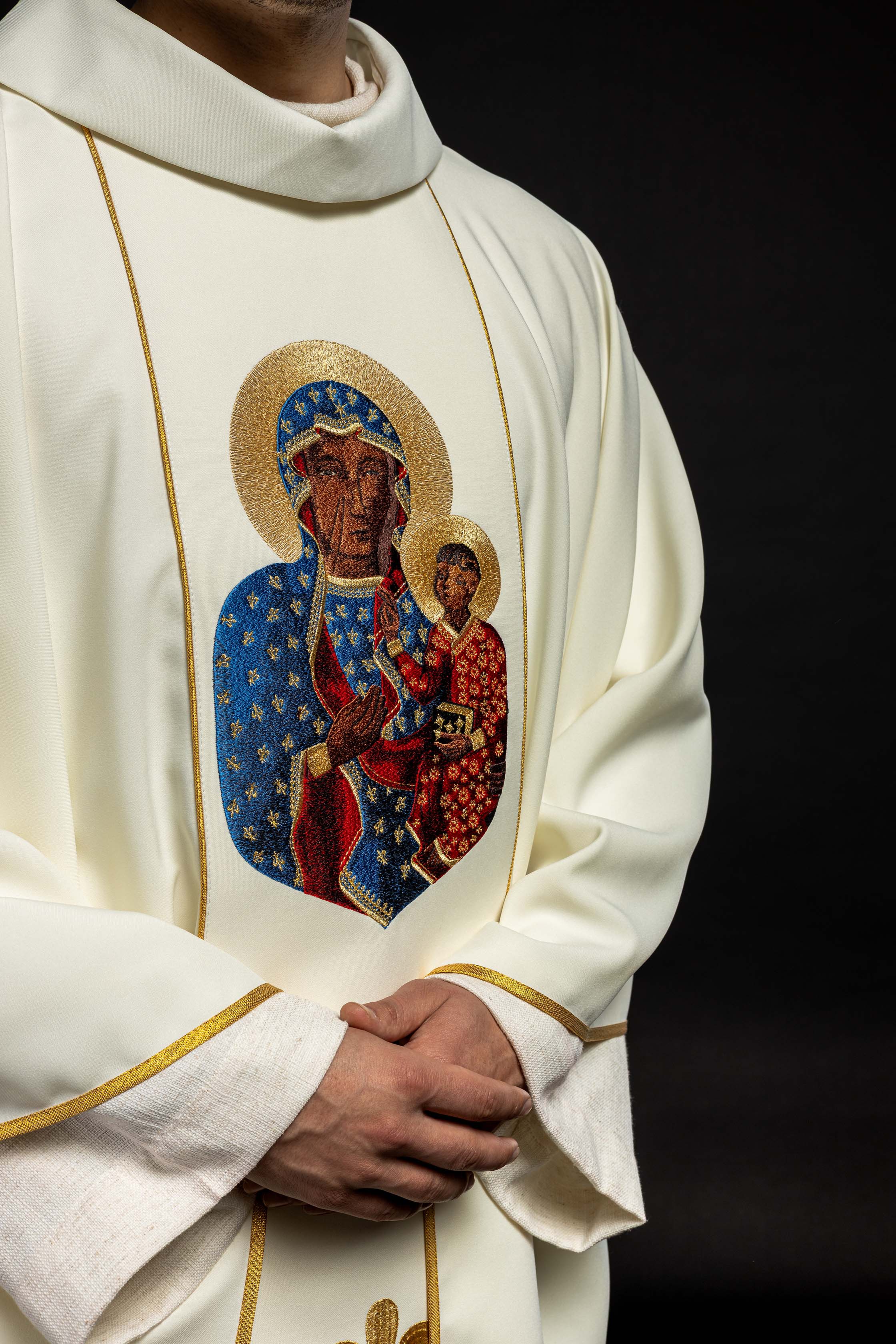 Ornat Matki Boskiej Częstochowskiej w kolorze ecru - ORNATY.PL