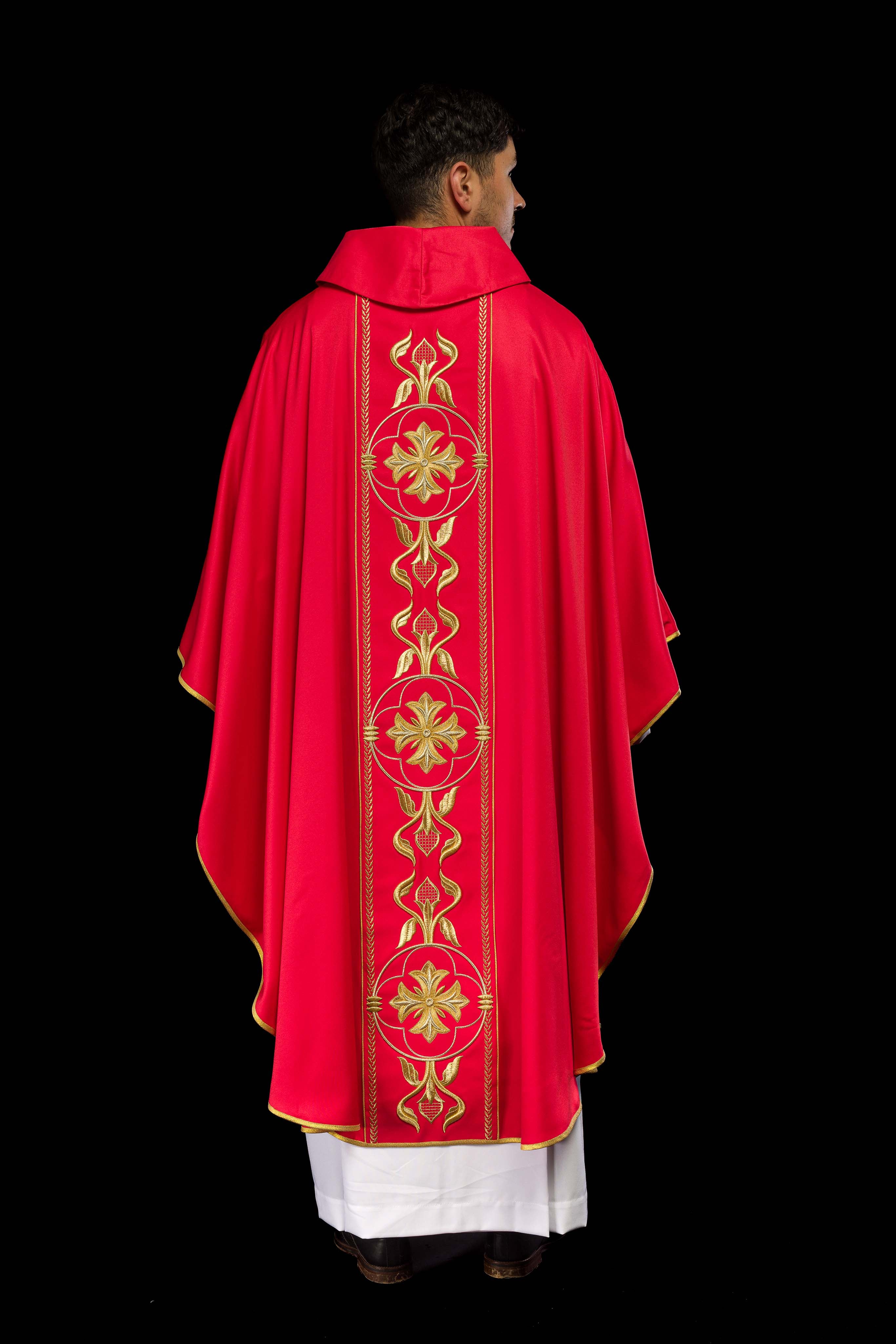 Ornat haftowany czerwony z Ozdobnym Pasem - ORNATY.PL