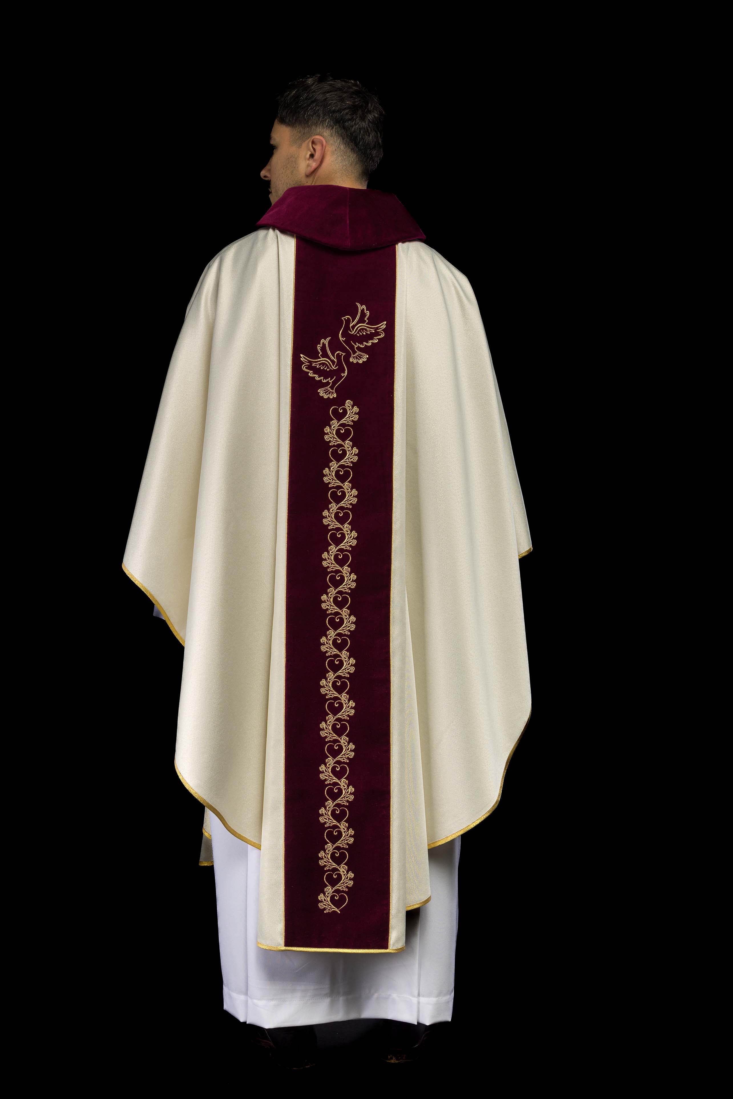 Ornat Ślubny w kolorze ecru z czerwonym aksamitnym pasem - ORNATY.PL