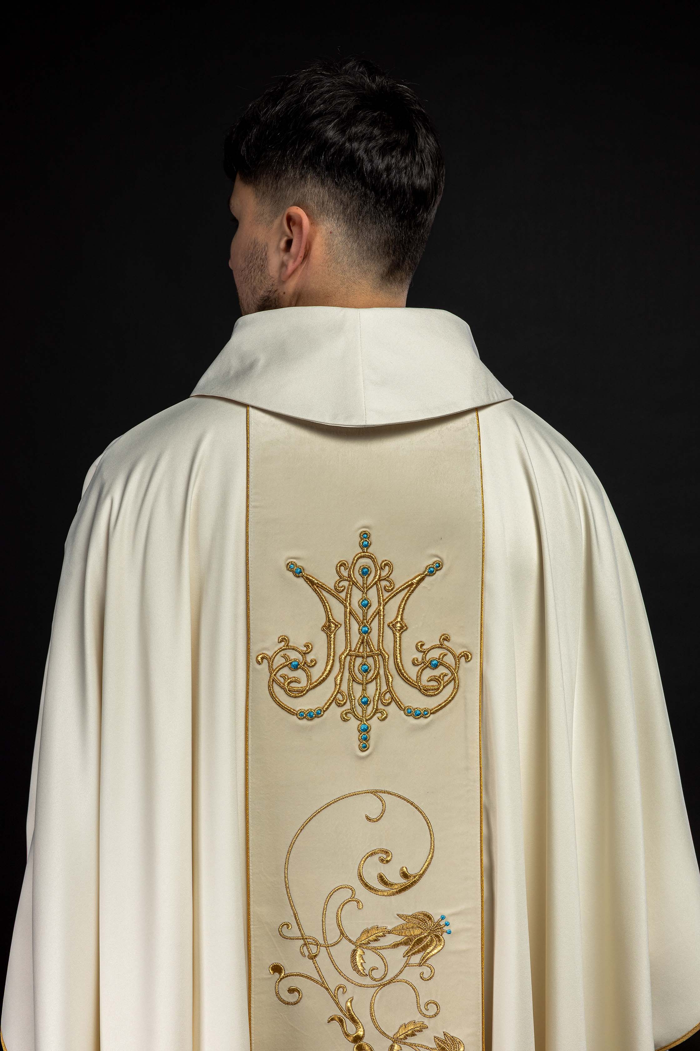 Ornat liturgiczny Maryjny z aksamitnym pasem w kolorze ecru - ORNATY.PL