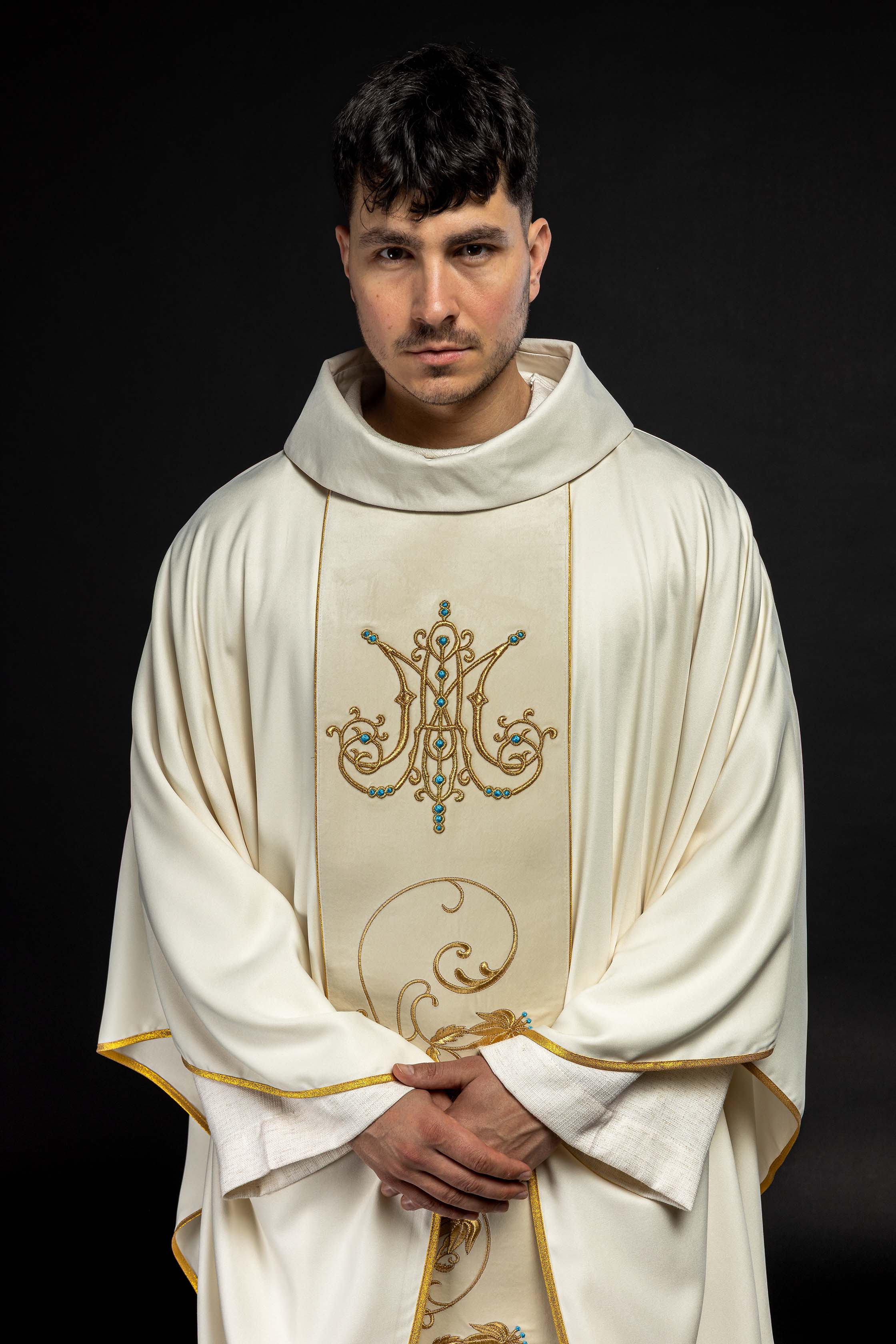 Ornat liturgiczny Maryjny z aksamitnym pasem w kolorze ecru - ORNATY.PL