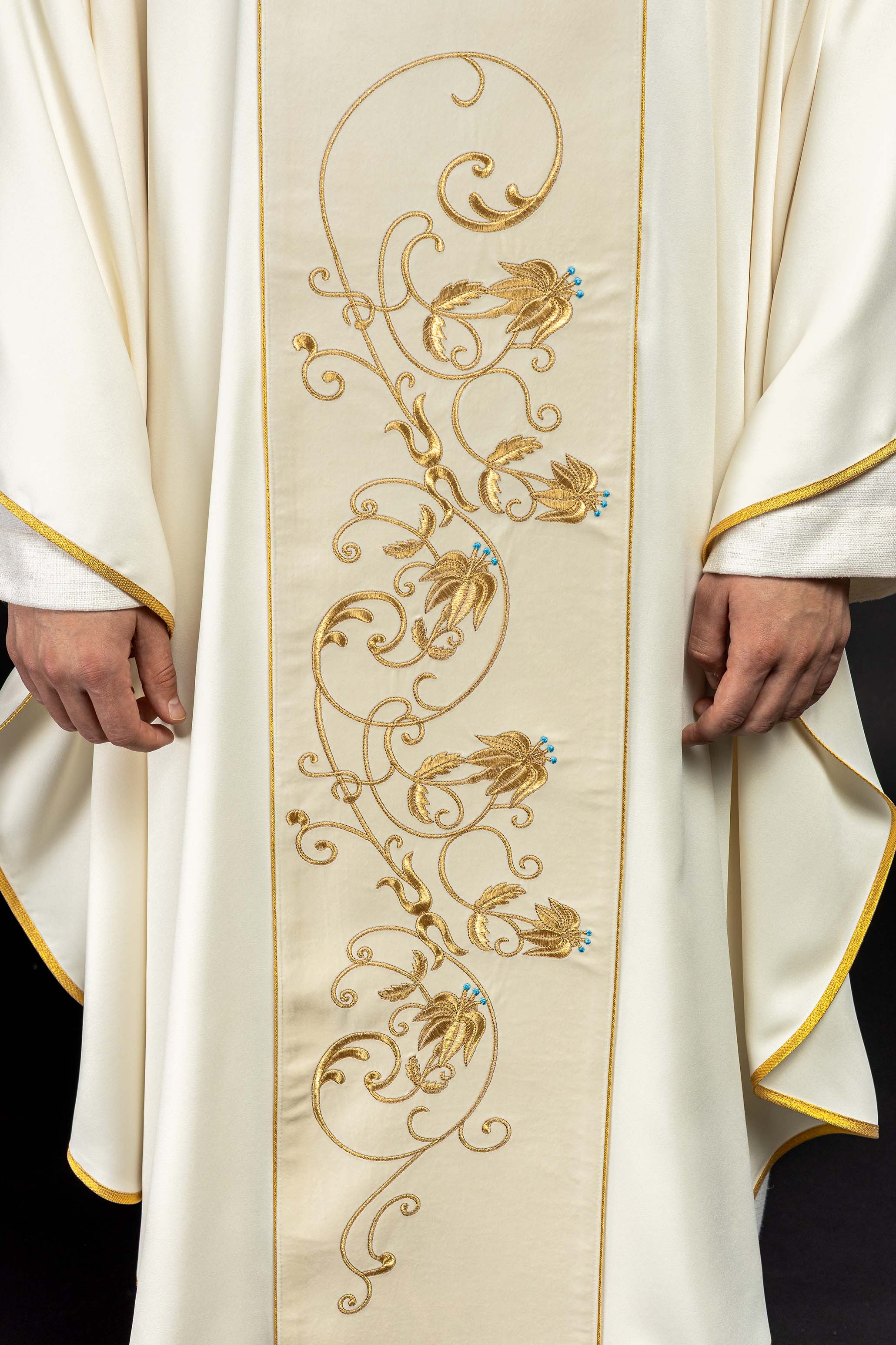 Ornat liturgiczny Maryjny z aksamitnym pasem w kolorze ecru - ORNATY.PL