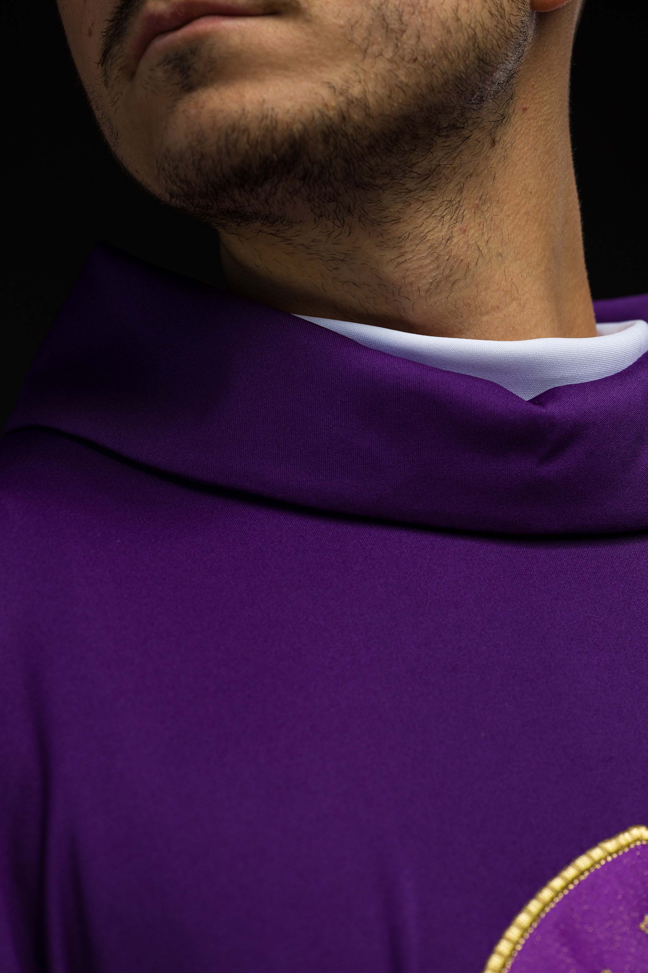 Ornat haftowany z IHS lekka dzianina SACROLITE