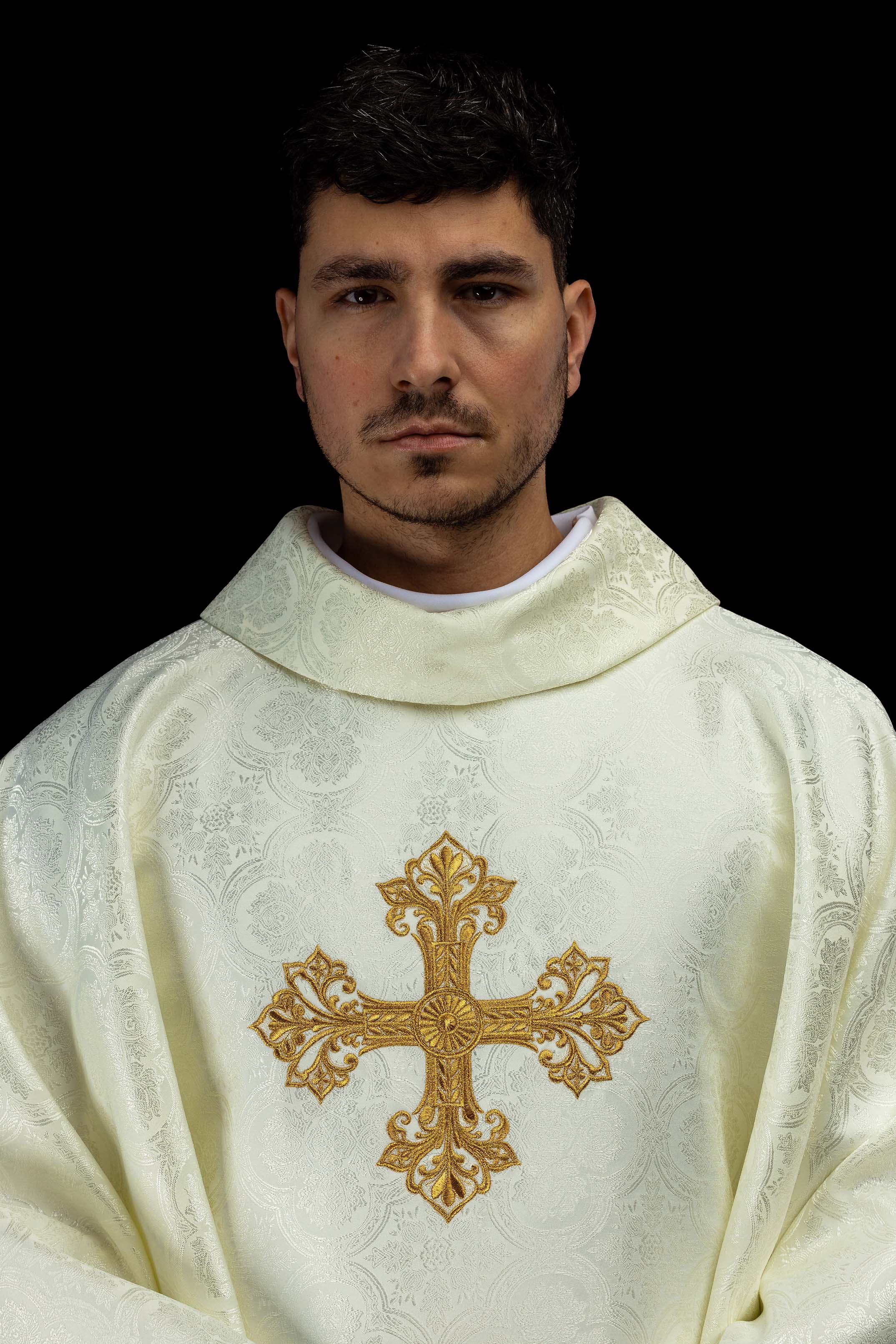 Ecru ornat z krzyżem tkanina żakardowa - ORNATY.PL