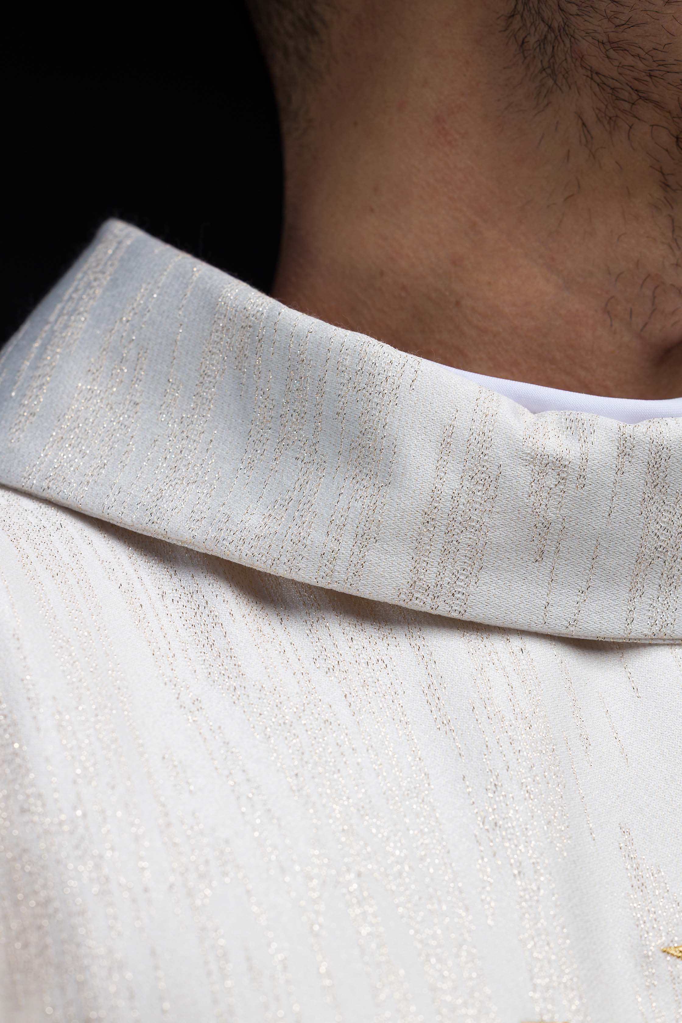 Ornat haftowany z Krzyżem Jerozolimskim ecru