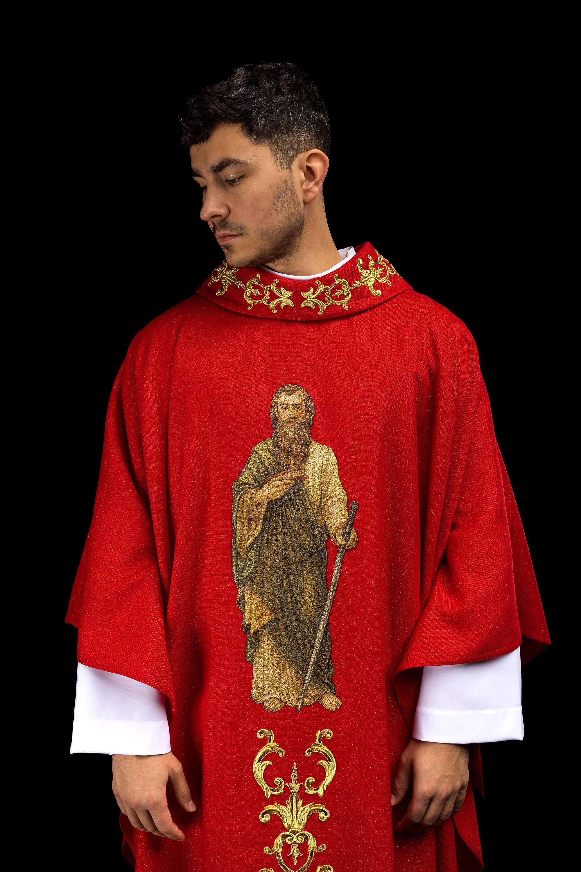 Ornat bogato haftowany z wizerunkiem Świętego Pawła Czerwony