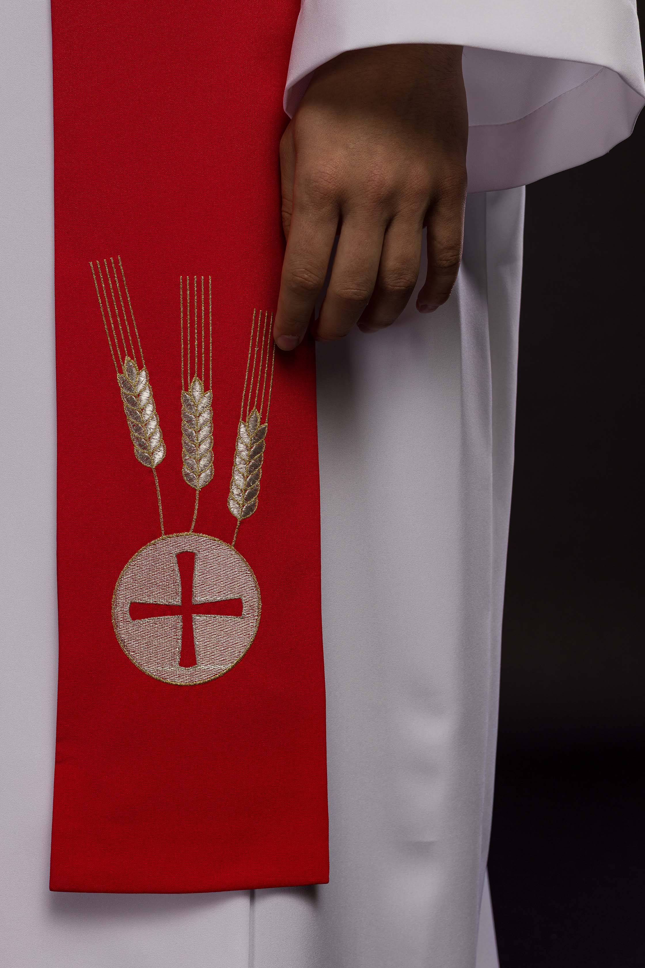 Czerwona stuła kapłańska haftowana Kielich, Kłosy i Winogrona