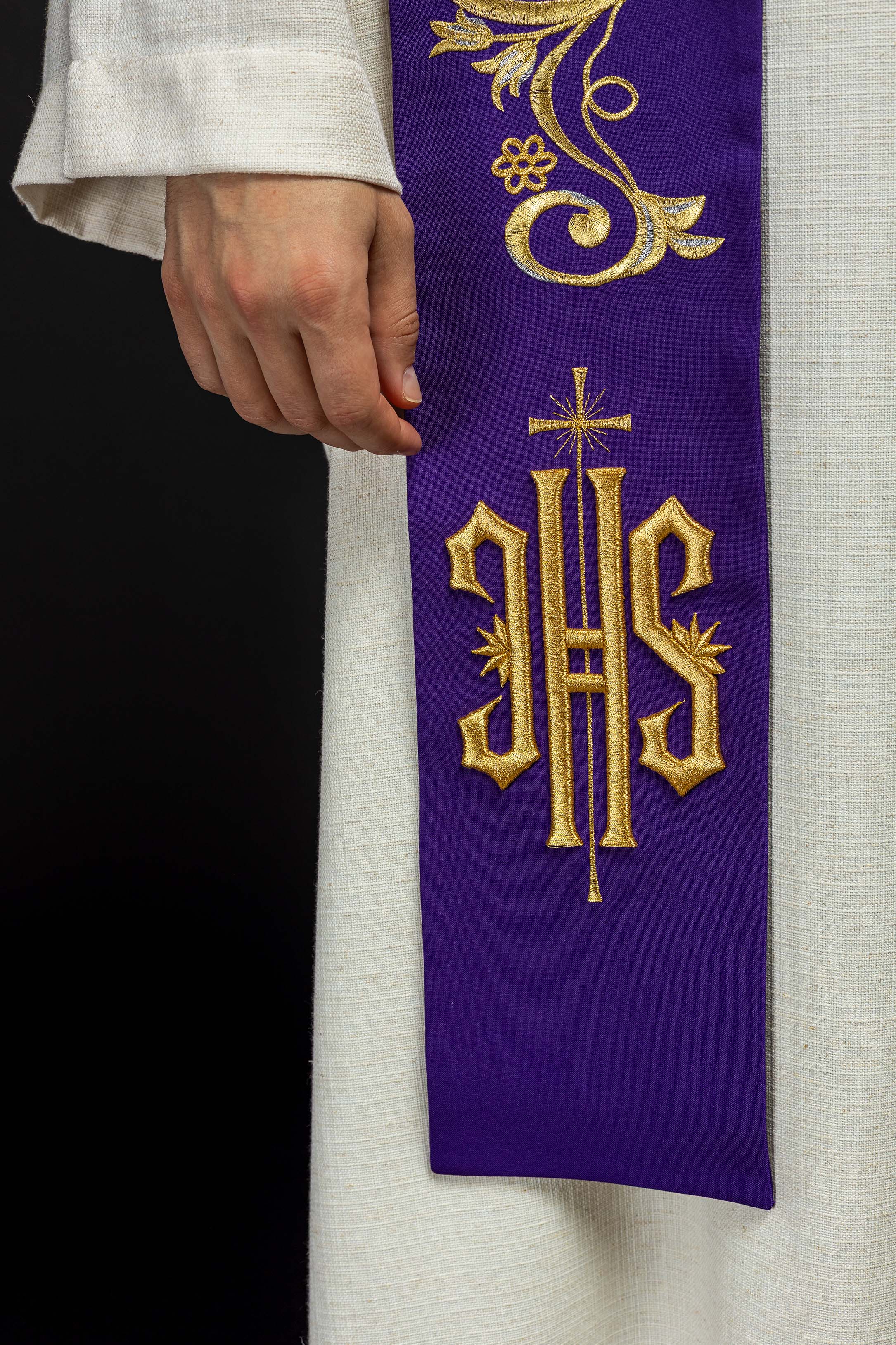Stuła kapłańska haftowana IHS Fioletowa - ORNATY.PL