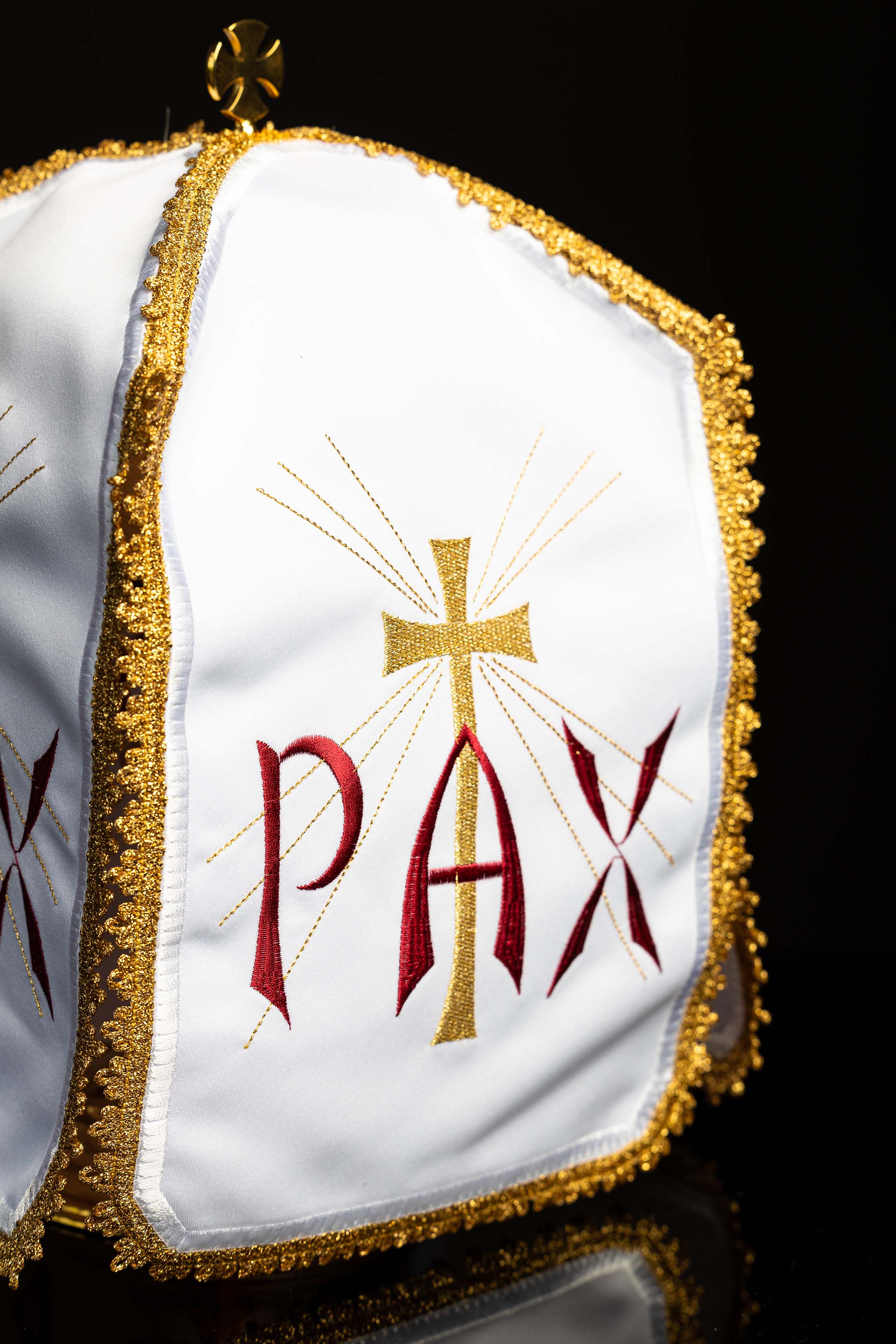 Welon na puszkę z haftem Pax