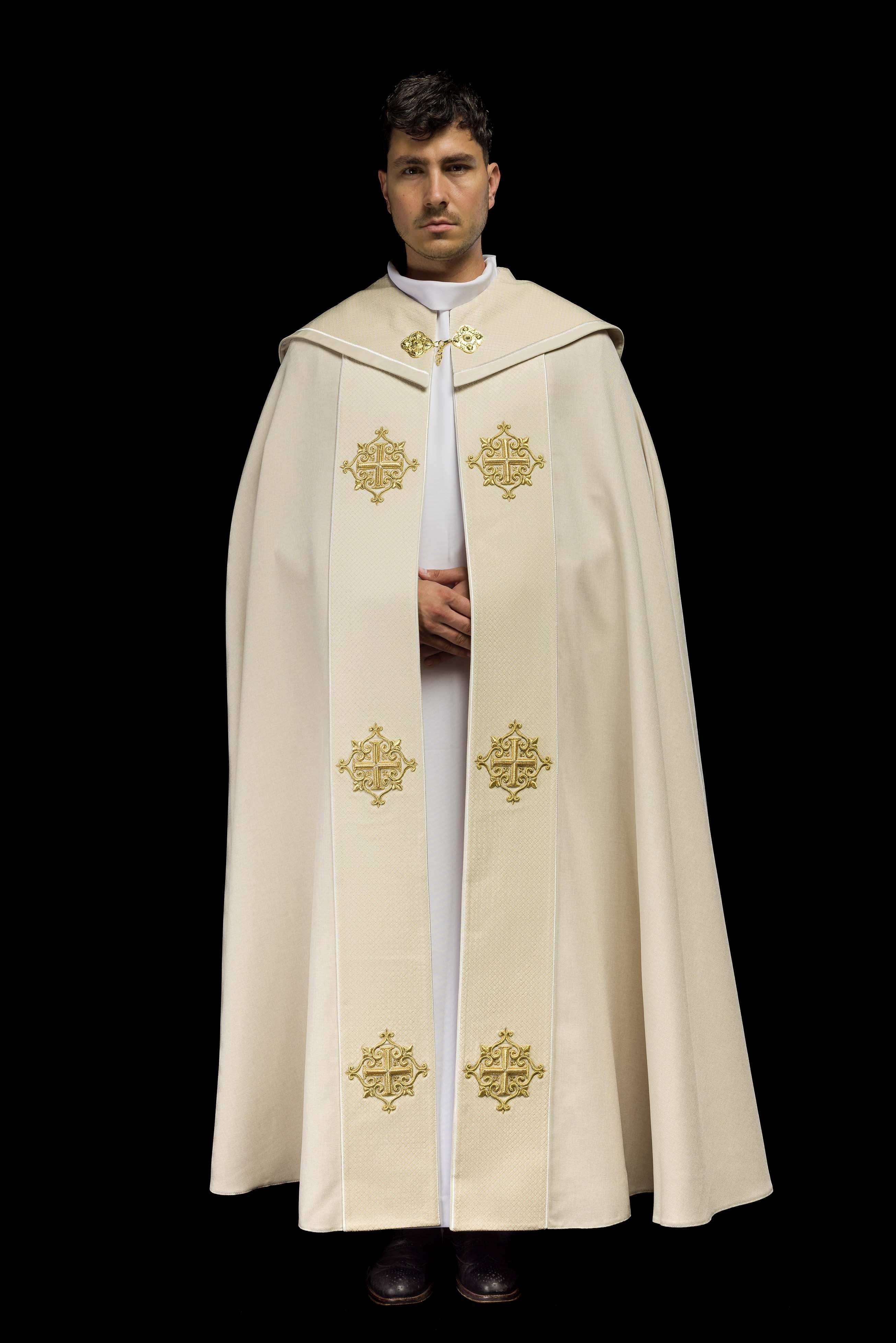 Kapa liturgiczna z aksamitnym ecru pasem i haftem krzyży