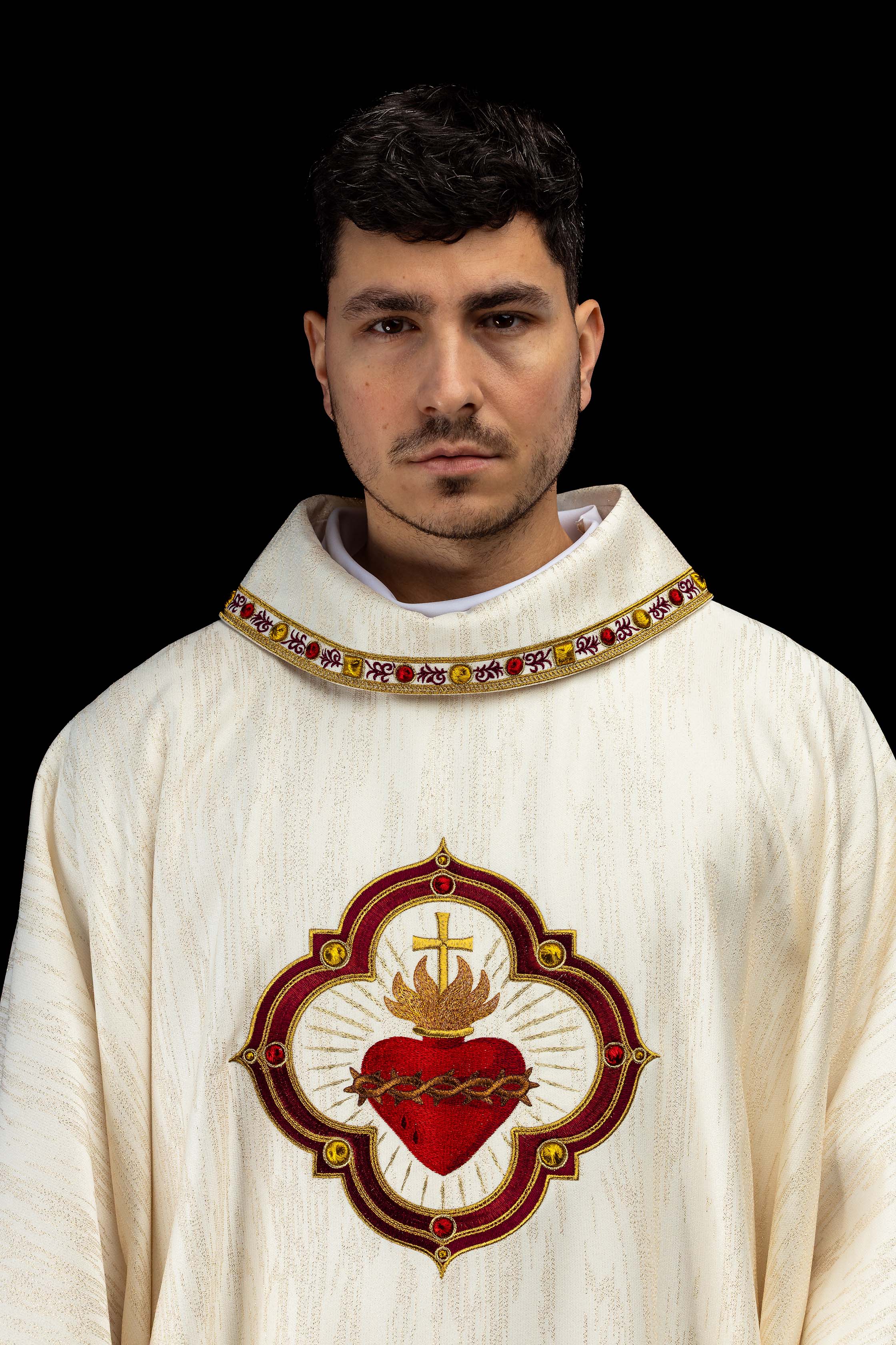 Ornat haftowany z wizerunkiem Serca Pana Jezusa i Kielicha eucharystycznego - ORNATY.PL