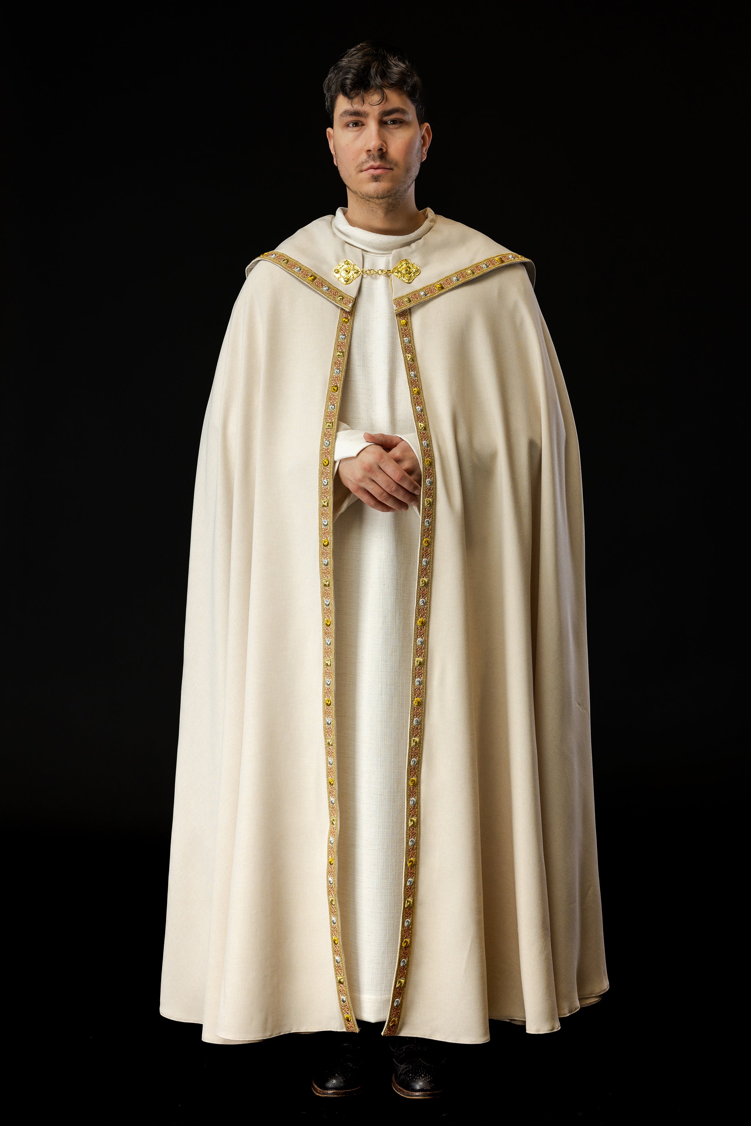 Ecru kapa liturgiczna z złotym IHS - ORNATY.PL