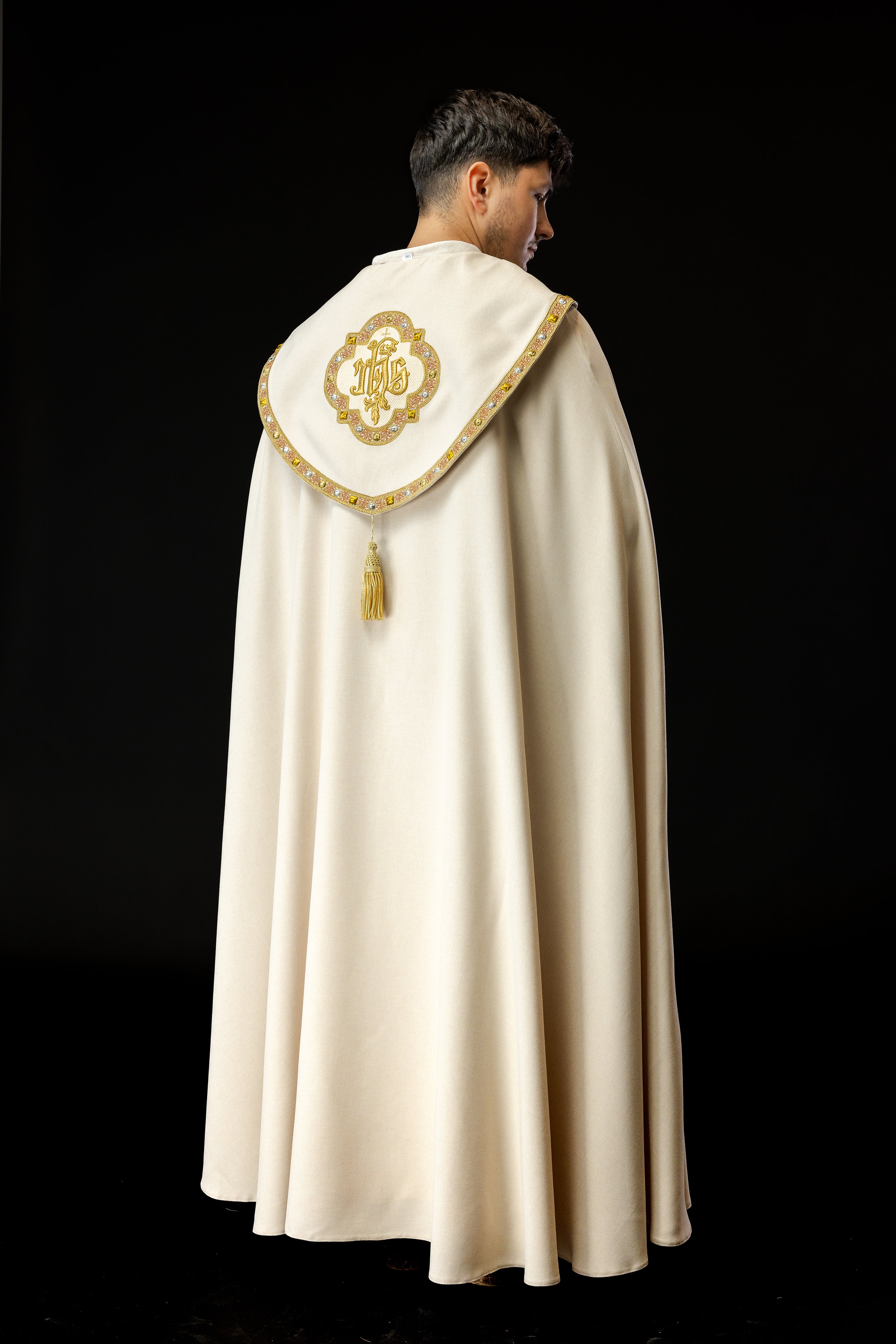 Ecru kapa liturgiczna z złotym IHS - ORNATY.PL