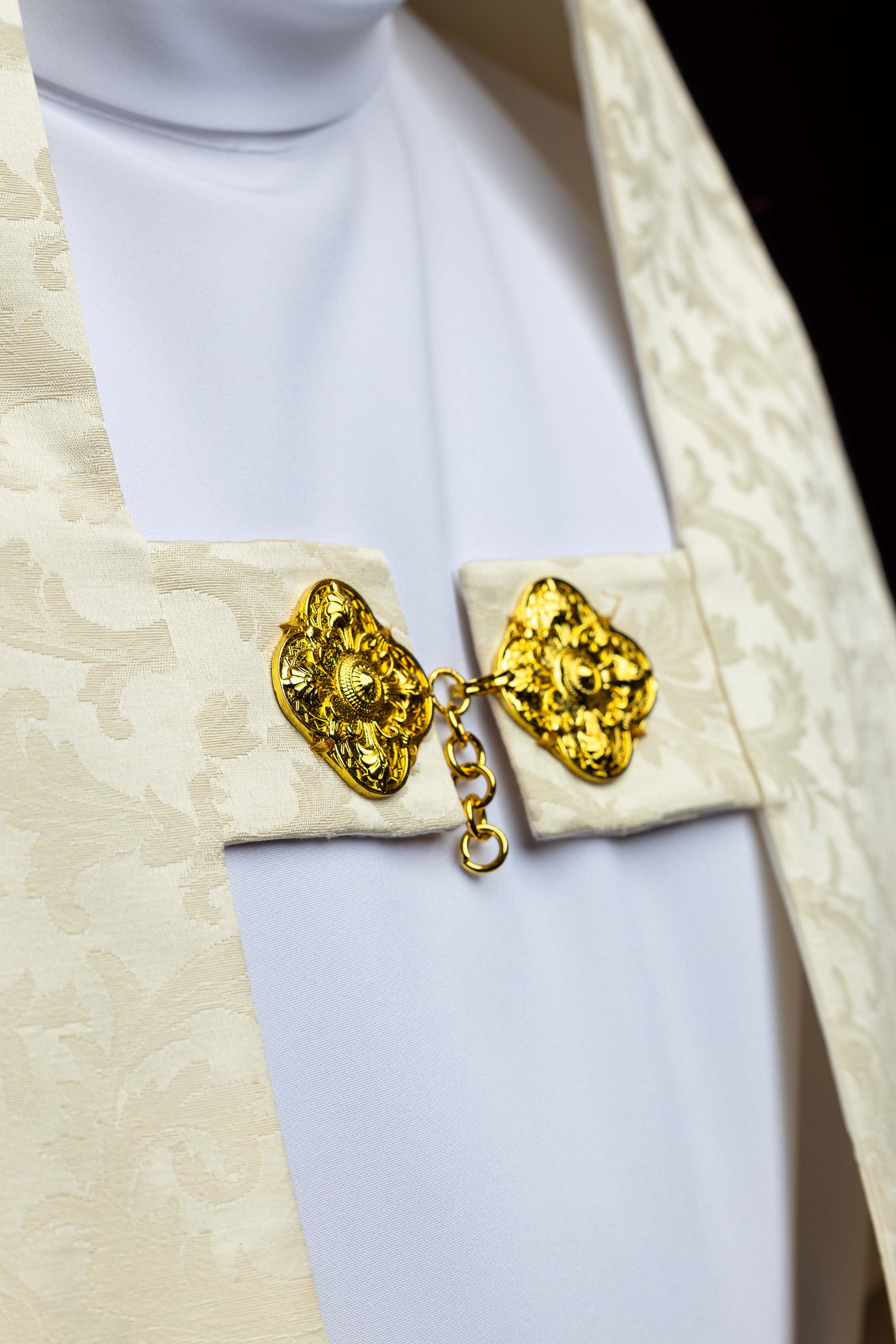 Welon z haftem baranka wielkanocnego na tkaninie żakardowej - ORNATY.PL