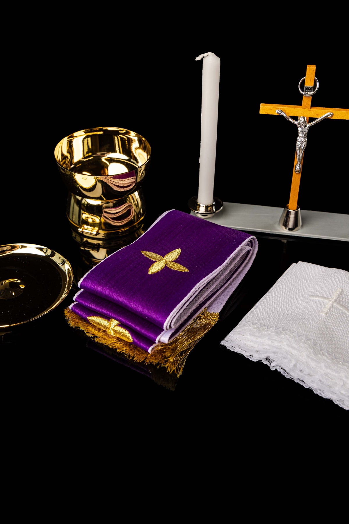 Walizka na misje z wyposażeniem liturgicznym