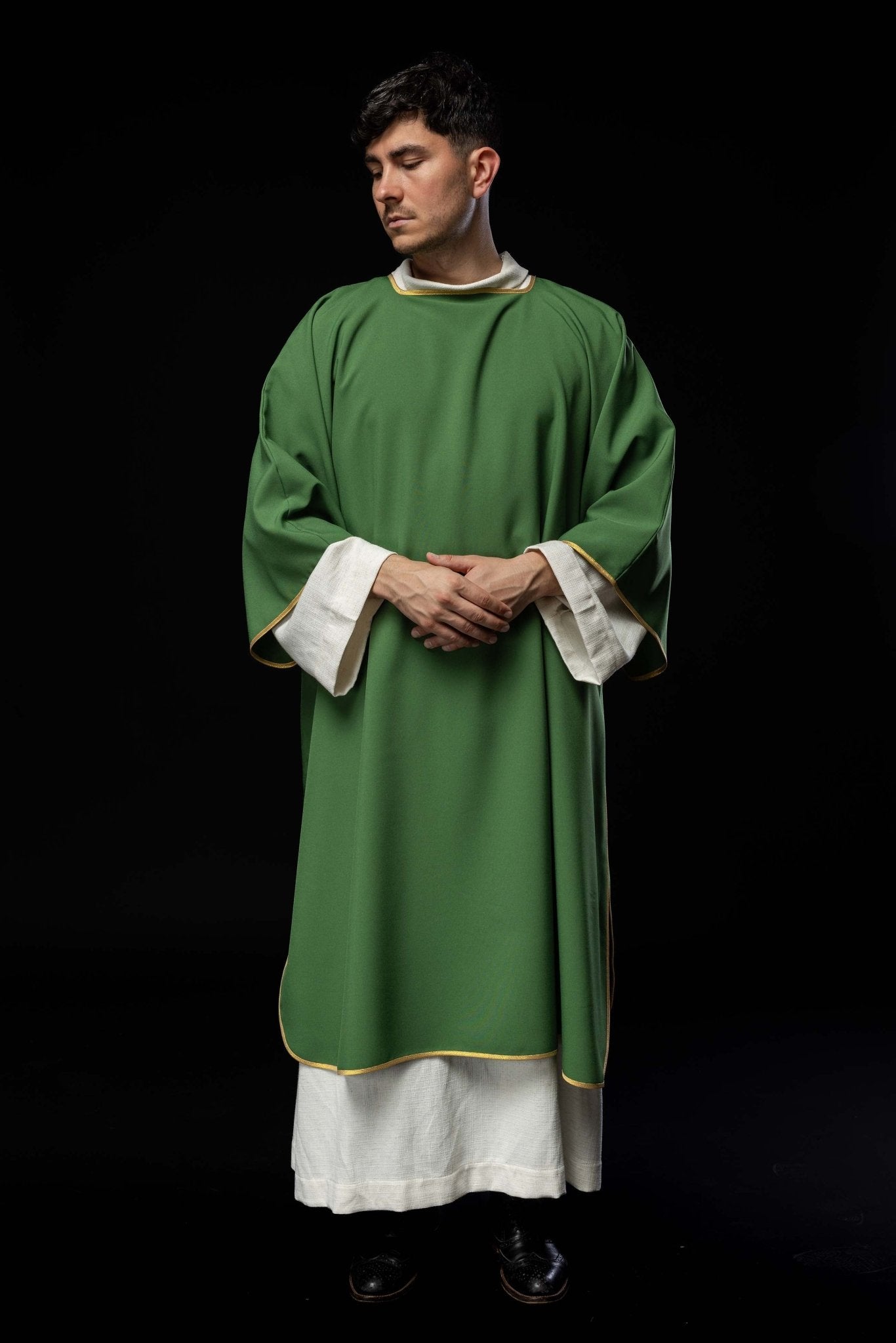 Dalmatyka gładka ze złotą lamówką zielona