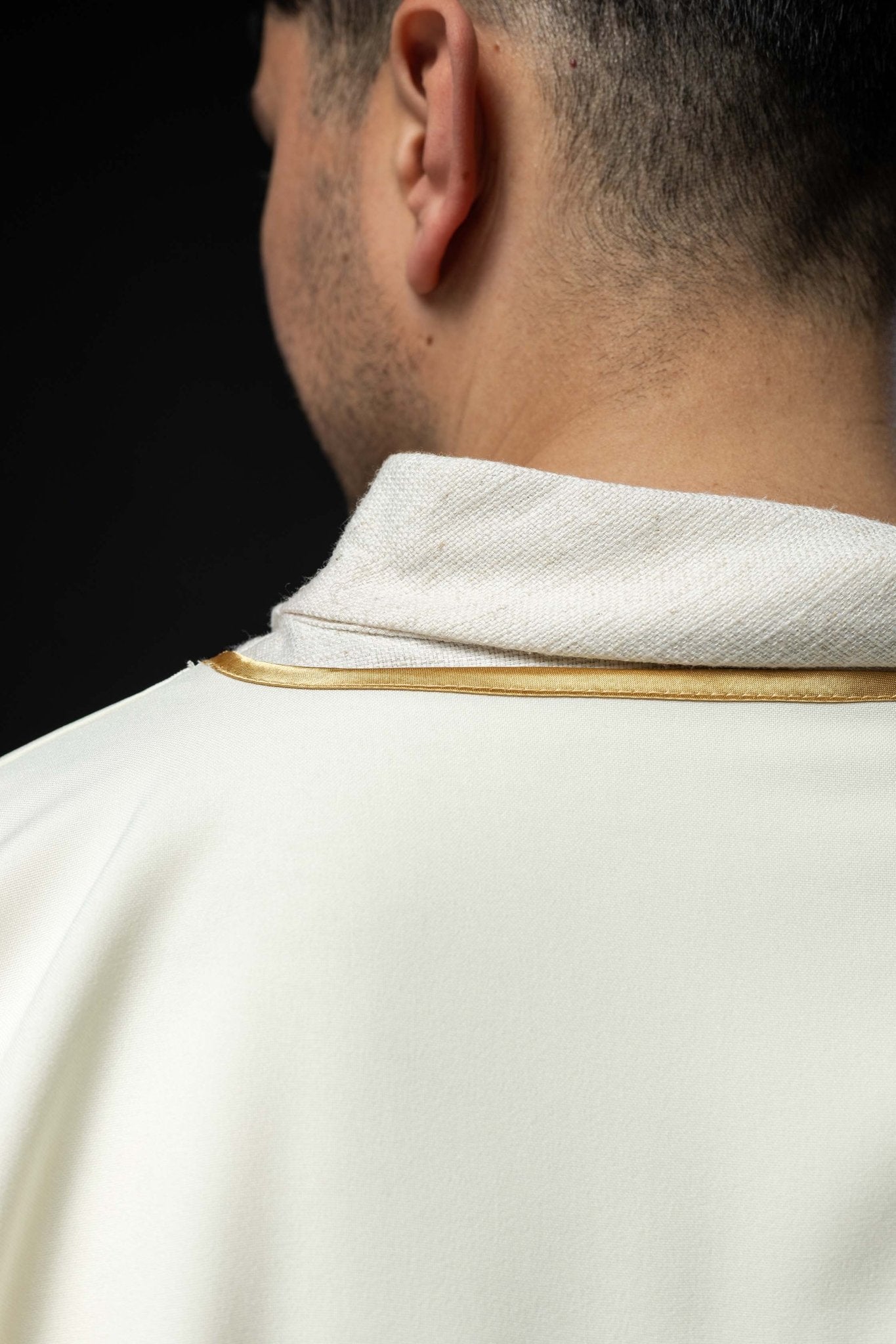 Dalmatyka z haftem Maryjnym ecru