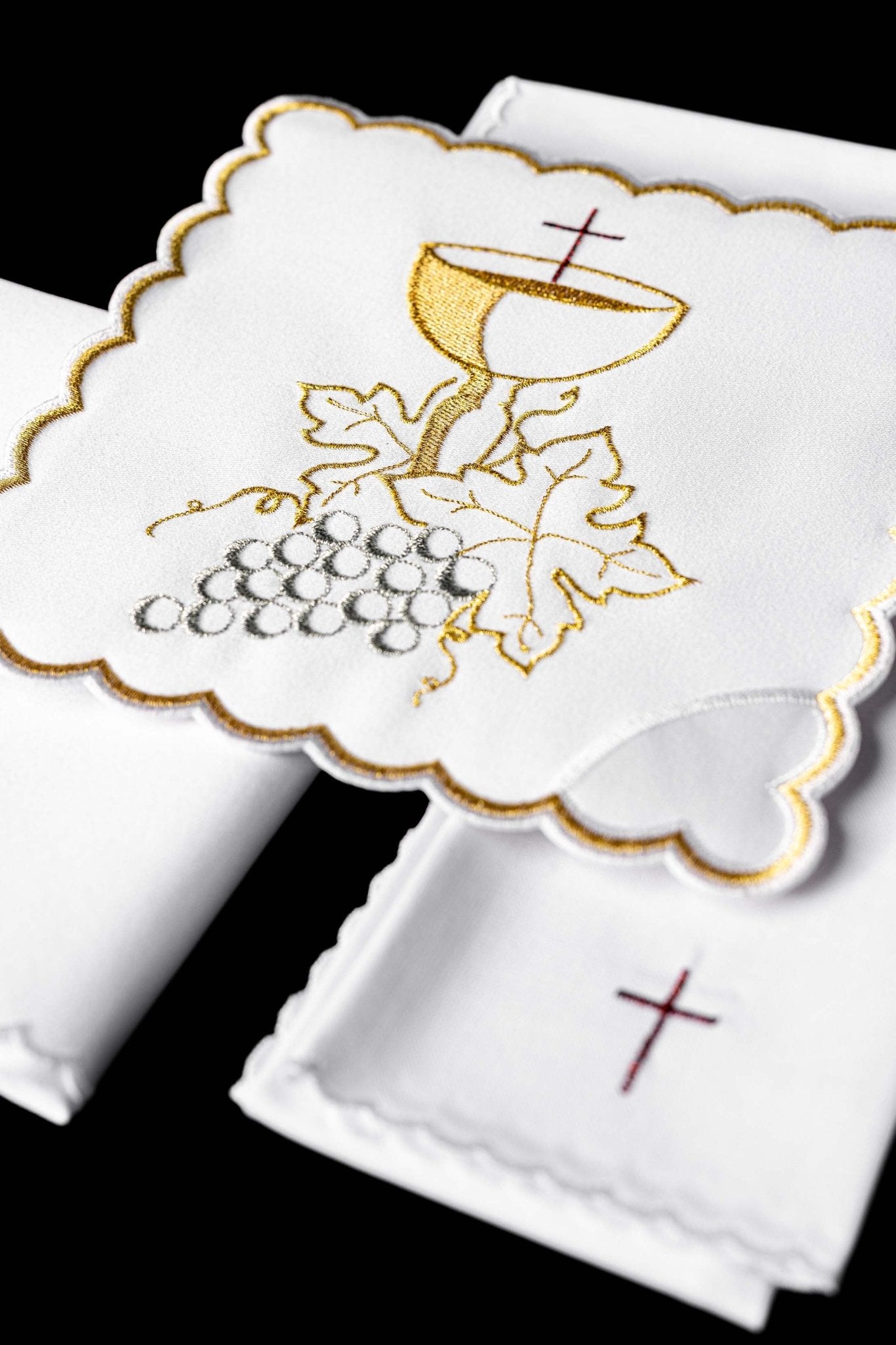 Komplet kielichowy haftowany z motywem eucharystycznym biały