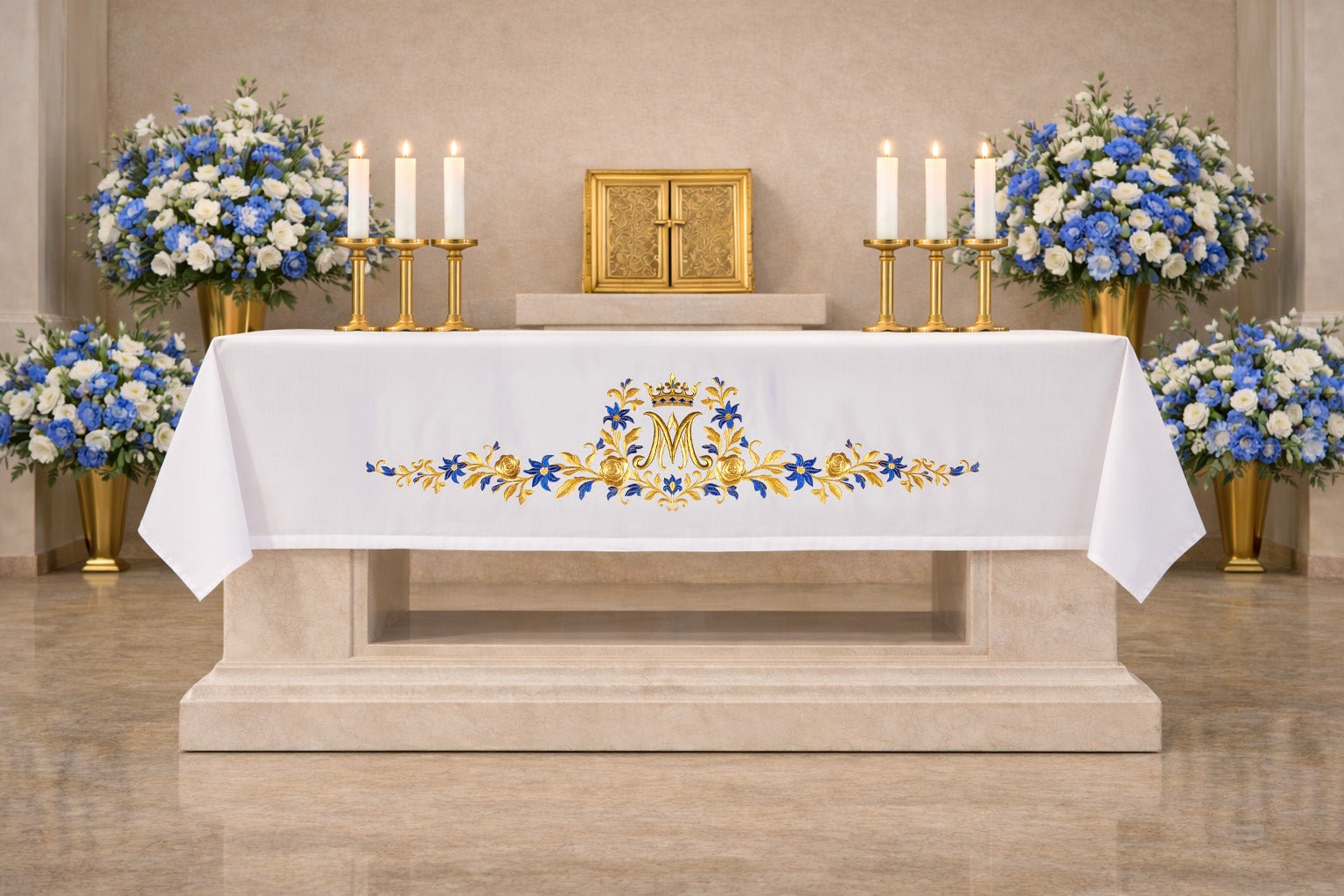 Obrus ołtarzowy z haftowanym symbolem maryjnym
