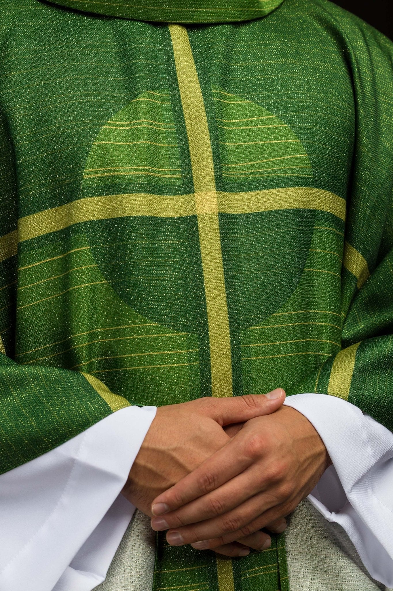 Ornat drukowany zielony z motywem krzyża