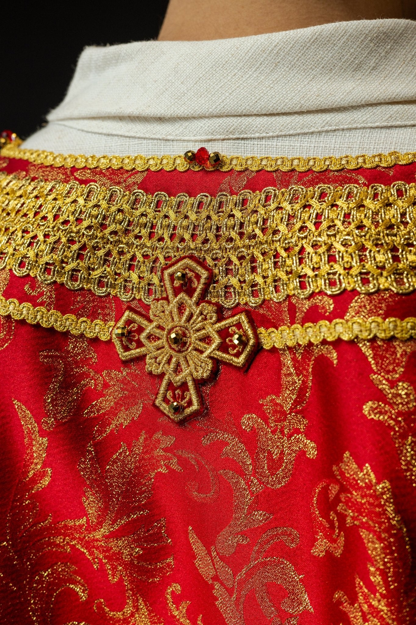 Ręcznie wykonany ornat z naturalnymi kamieniami Handmade 7010 Czerwony