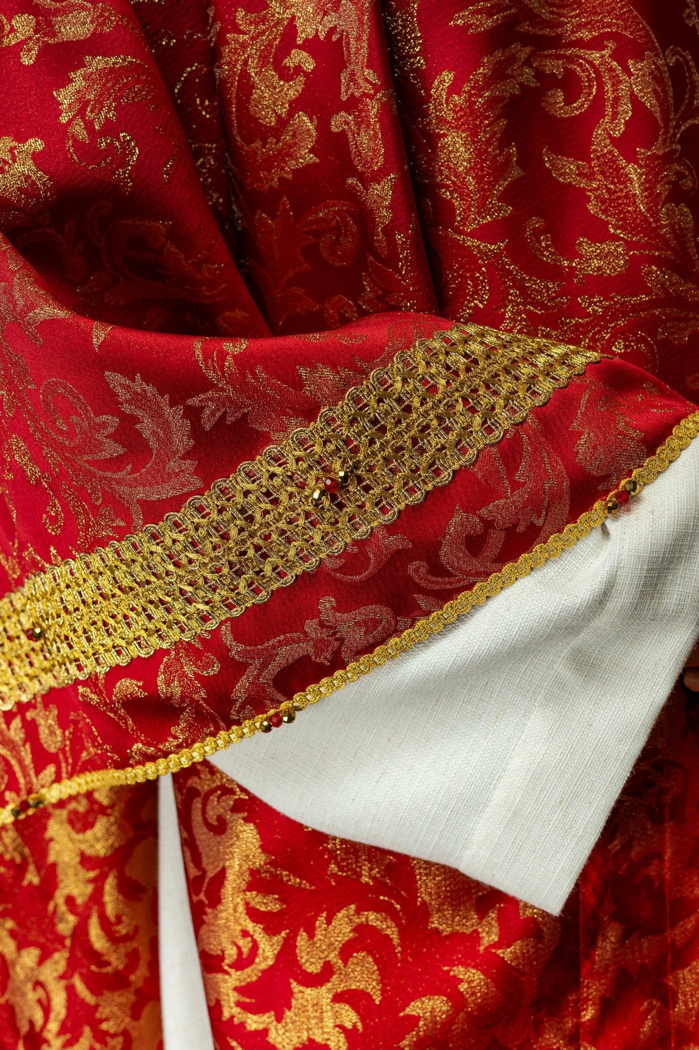 Ręcznie wykonany ornat z naturalnymi kamieniami Handmade 7010 Czerwony