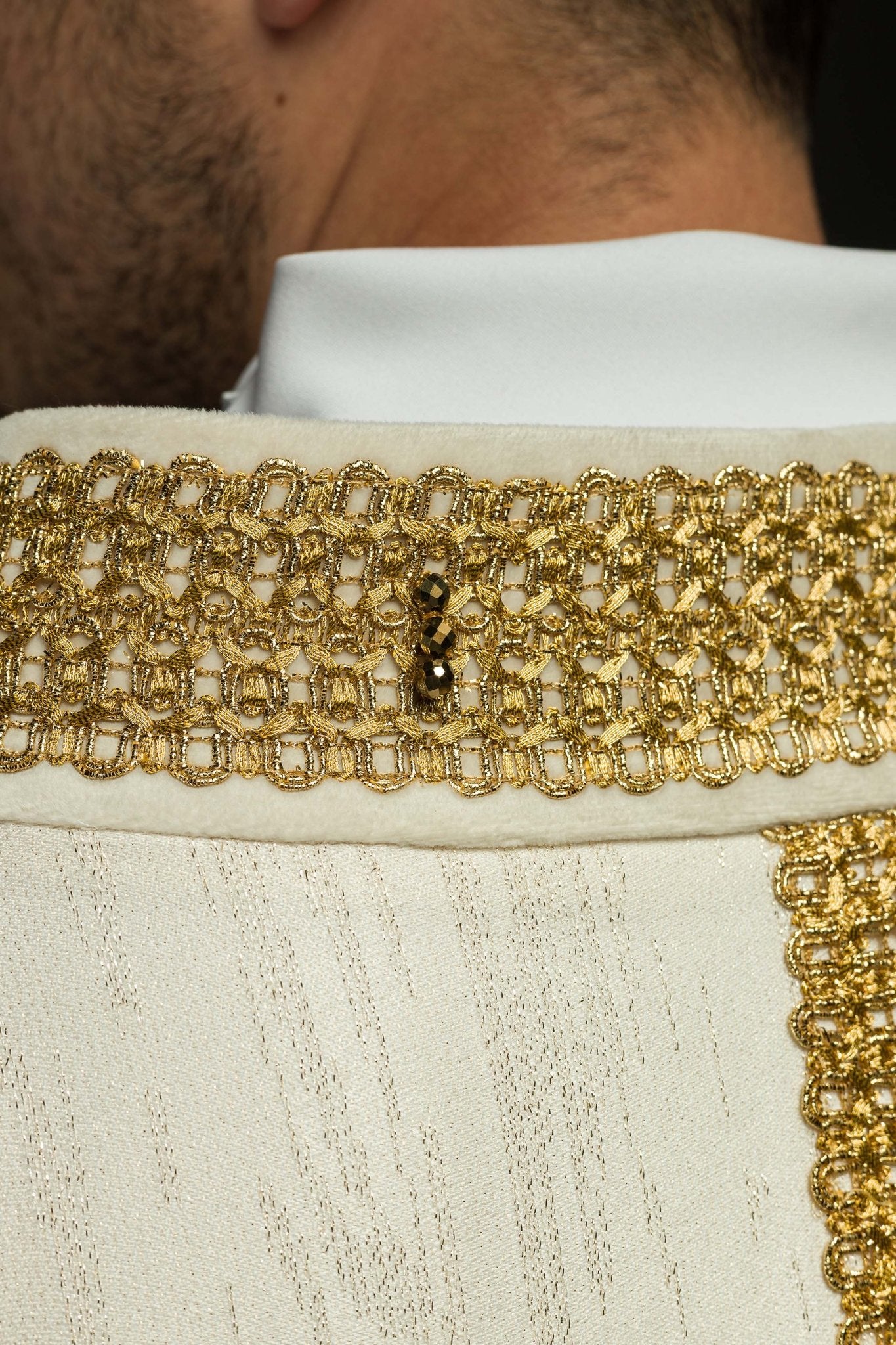 Ręcznie wykonany ornat z naturalnymi kamieniami Handmade 7015 Ecru