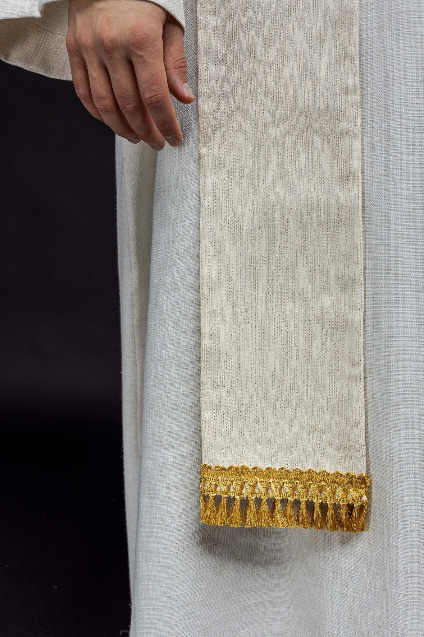 Stuła z haftowanym Barankiem Bożym i symbolem JHS