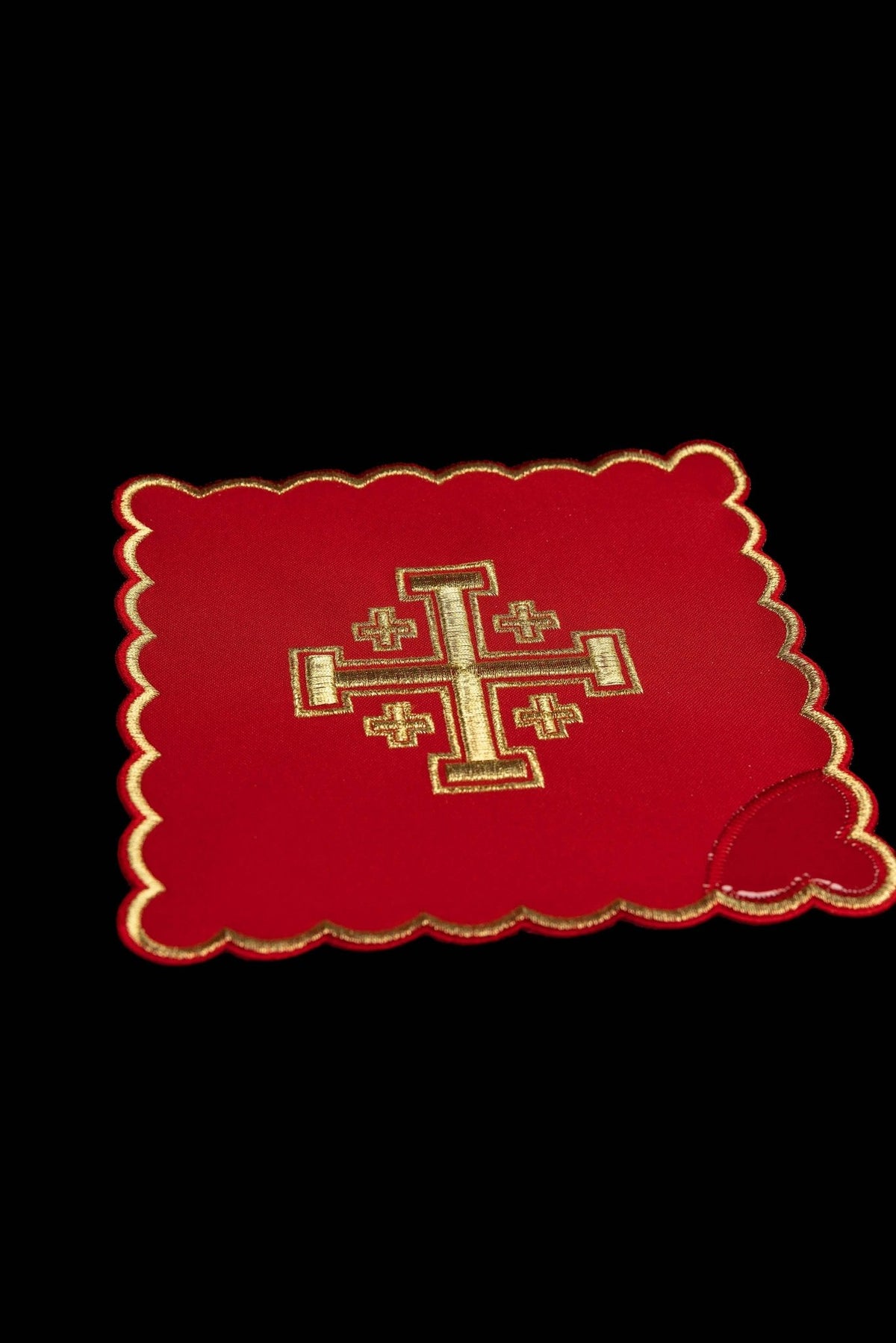 Zestaw czterech palek z haftem krzyża jerozolimskiego